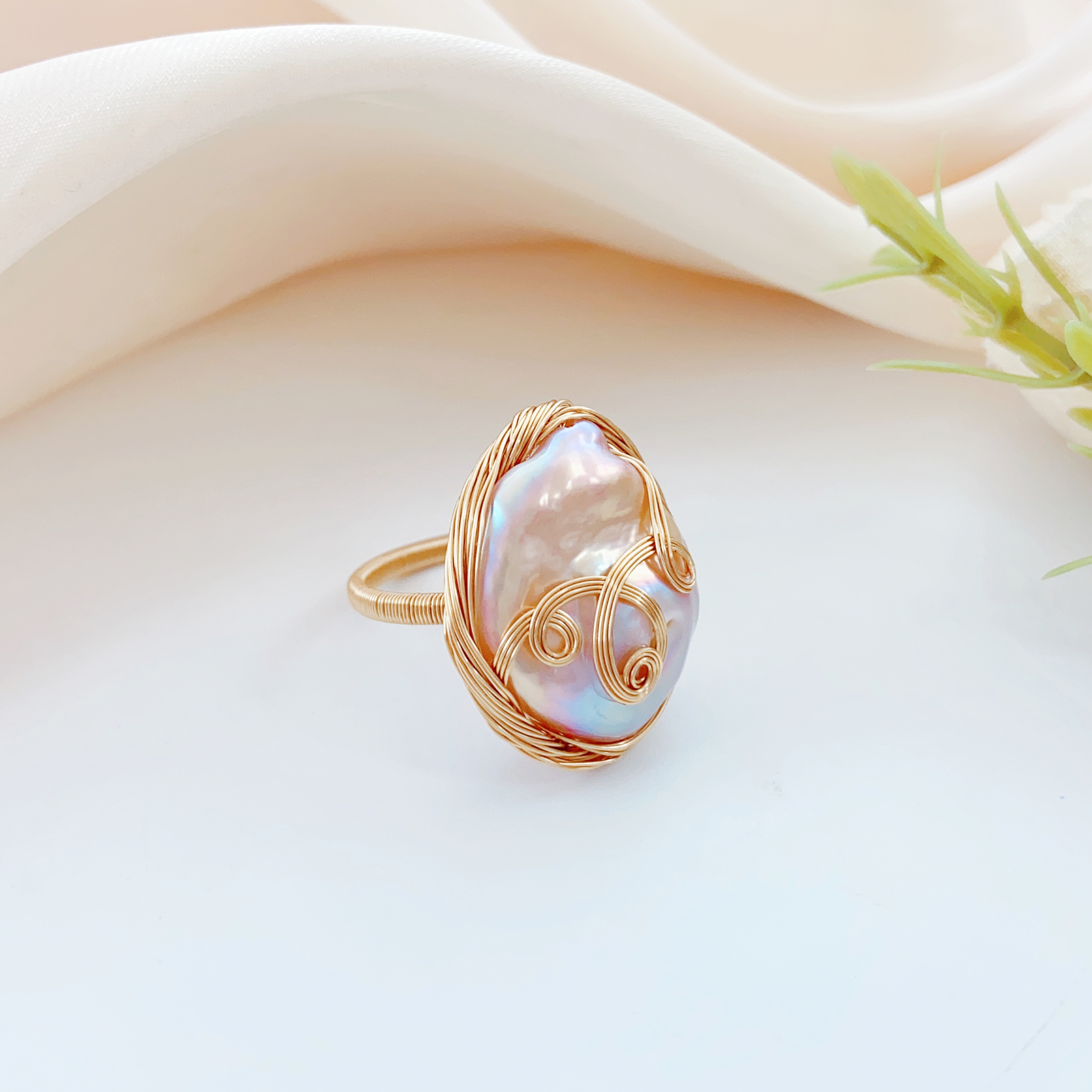 Baroque pearl ring, pink sweet pearl, female Internet celebrity style, single-ring fashionable sweet style, individual trendy decoration ring Application Scenario