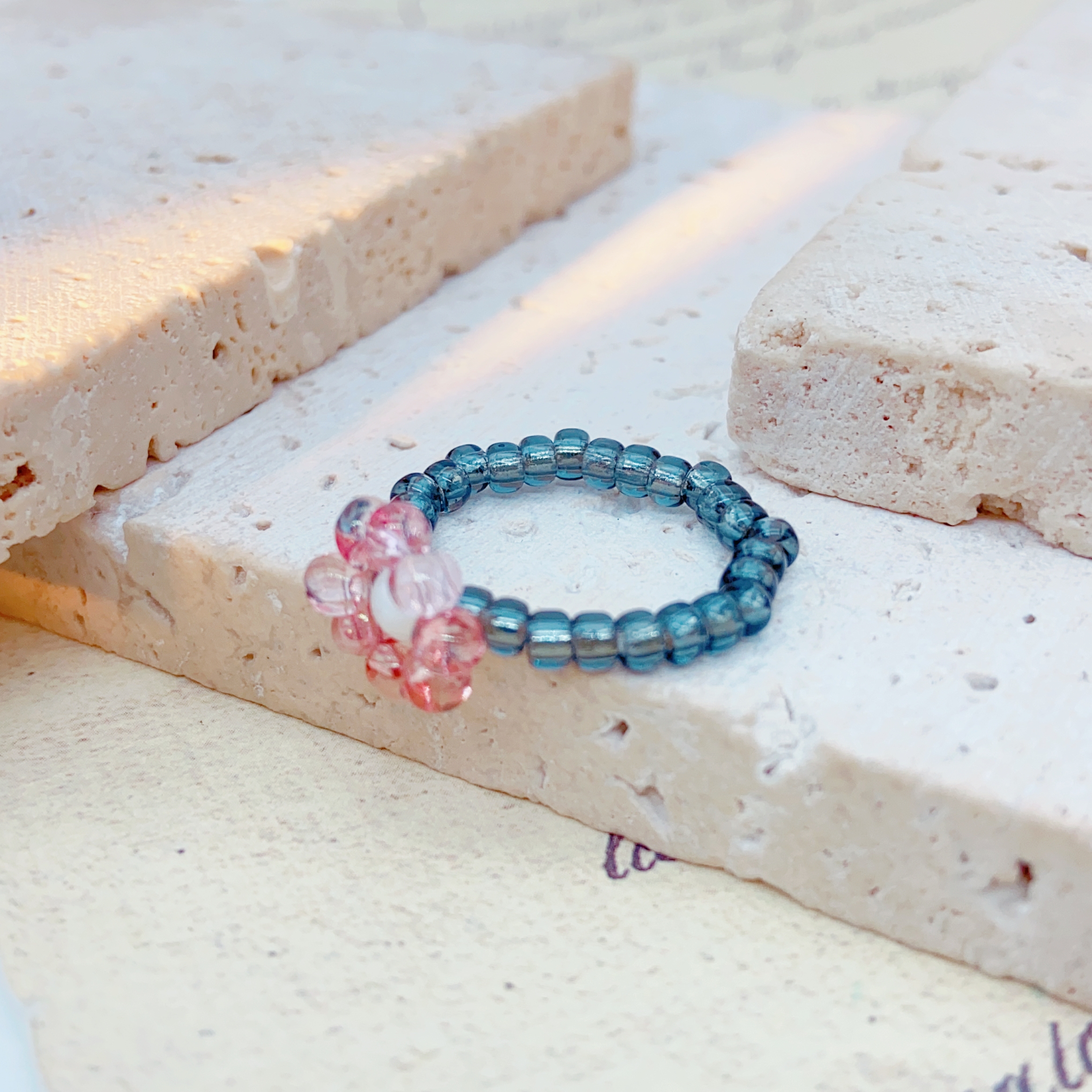 This pink and sweet freshwater pearl ring features a trendy and fashionable female Internet celebrity style. It is a personalized and trendy decorative ring suitable for daily wear details Picture