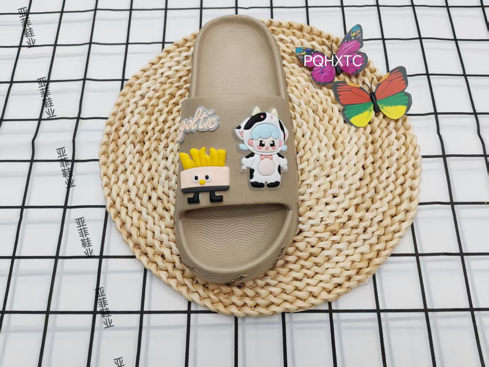 New cartoon anti-slip soft-soled flip-flops for summer 2025 full figure