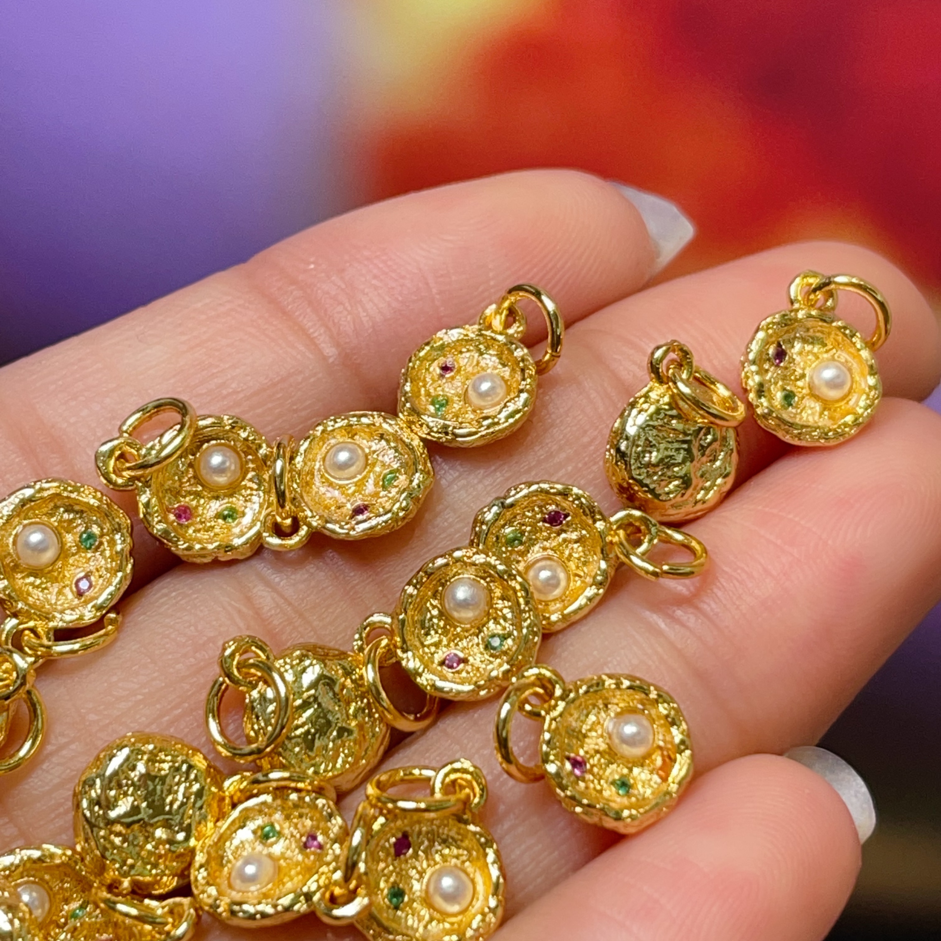 Red and green zirconium beaded round small dropper diy jewelry accessories, crystal accessories, traditional sand gold accessories, copper-plated real gold, high color retention Specification image