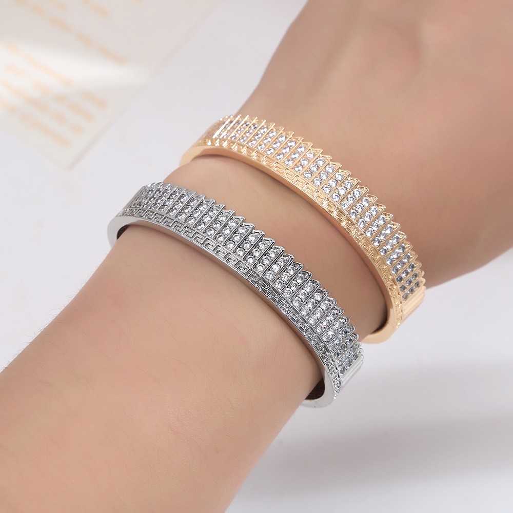 Zircon diamond-encrusted open bracelet, a fashionable and individual commuting wristband, an ins niche design, versatile and elegant jewelry