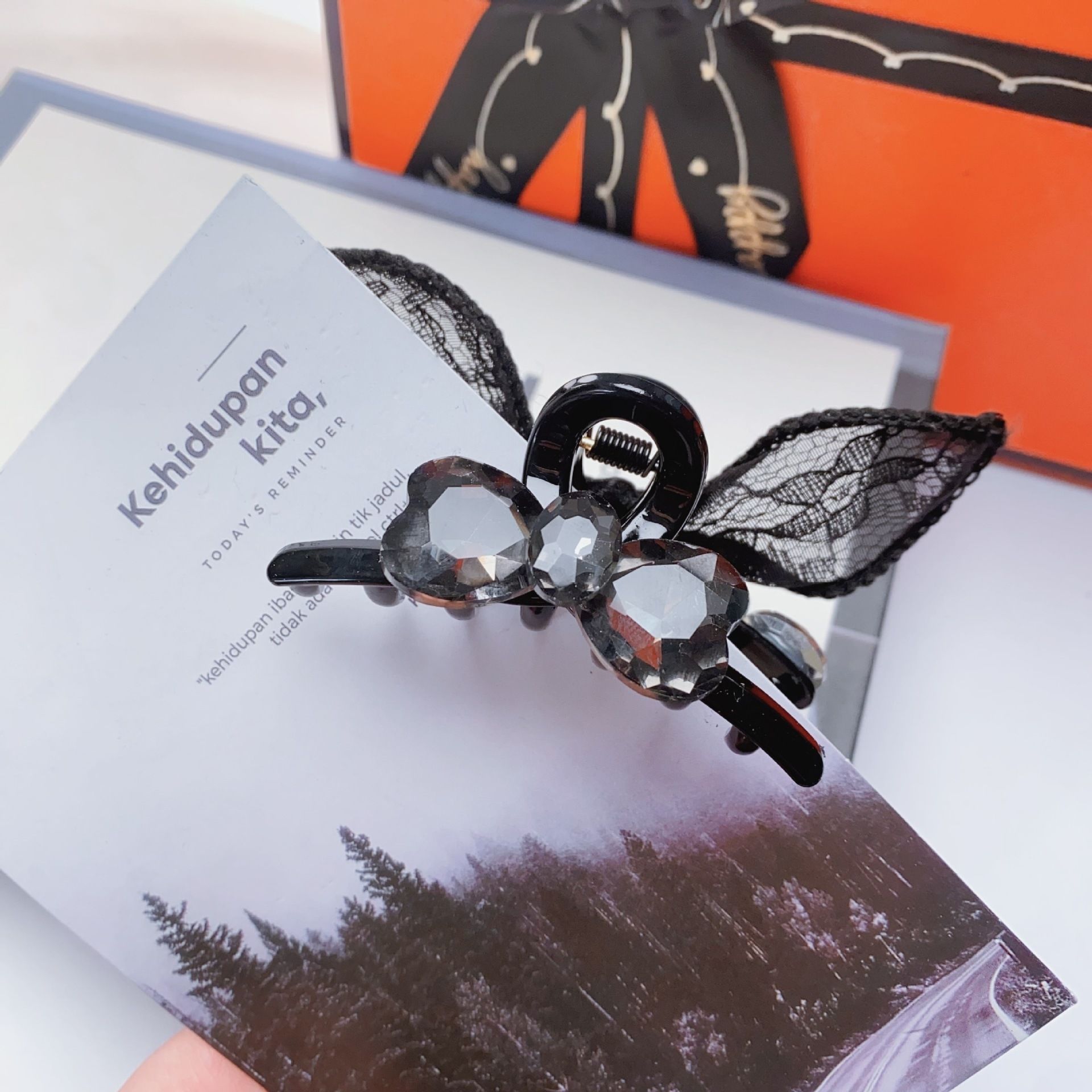 New 2025 Bow mesh hair clip, medium size, double-sided water diamond side, versatile light hair clip, bangs, elegant grip clip detail image 3