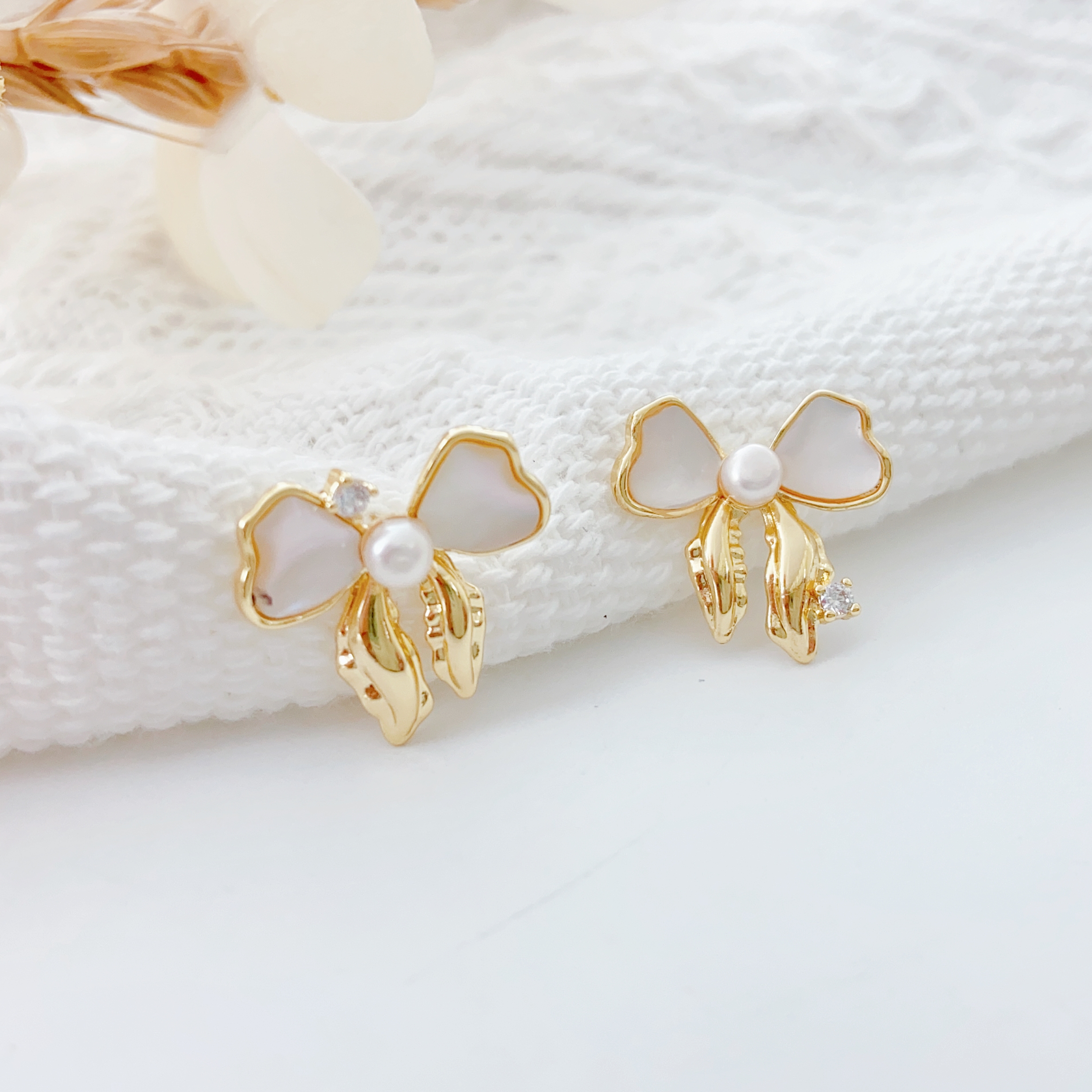 Freshwater pearl ear studs s925 silver needle ear studs are new Instags-style versatile earrings with a niche design details Picture