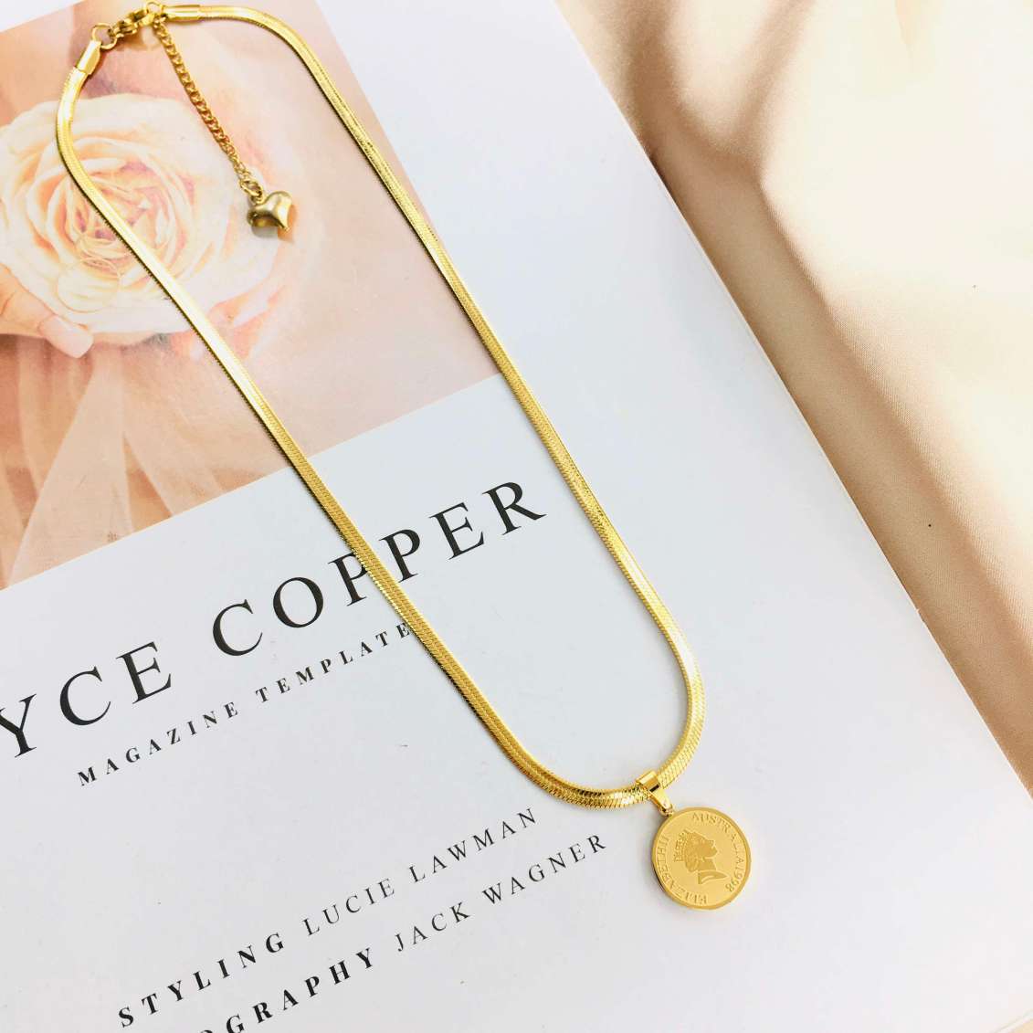 项链18k金饰品时尚百搭项链项饰配饰女款白底实物图