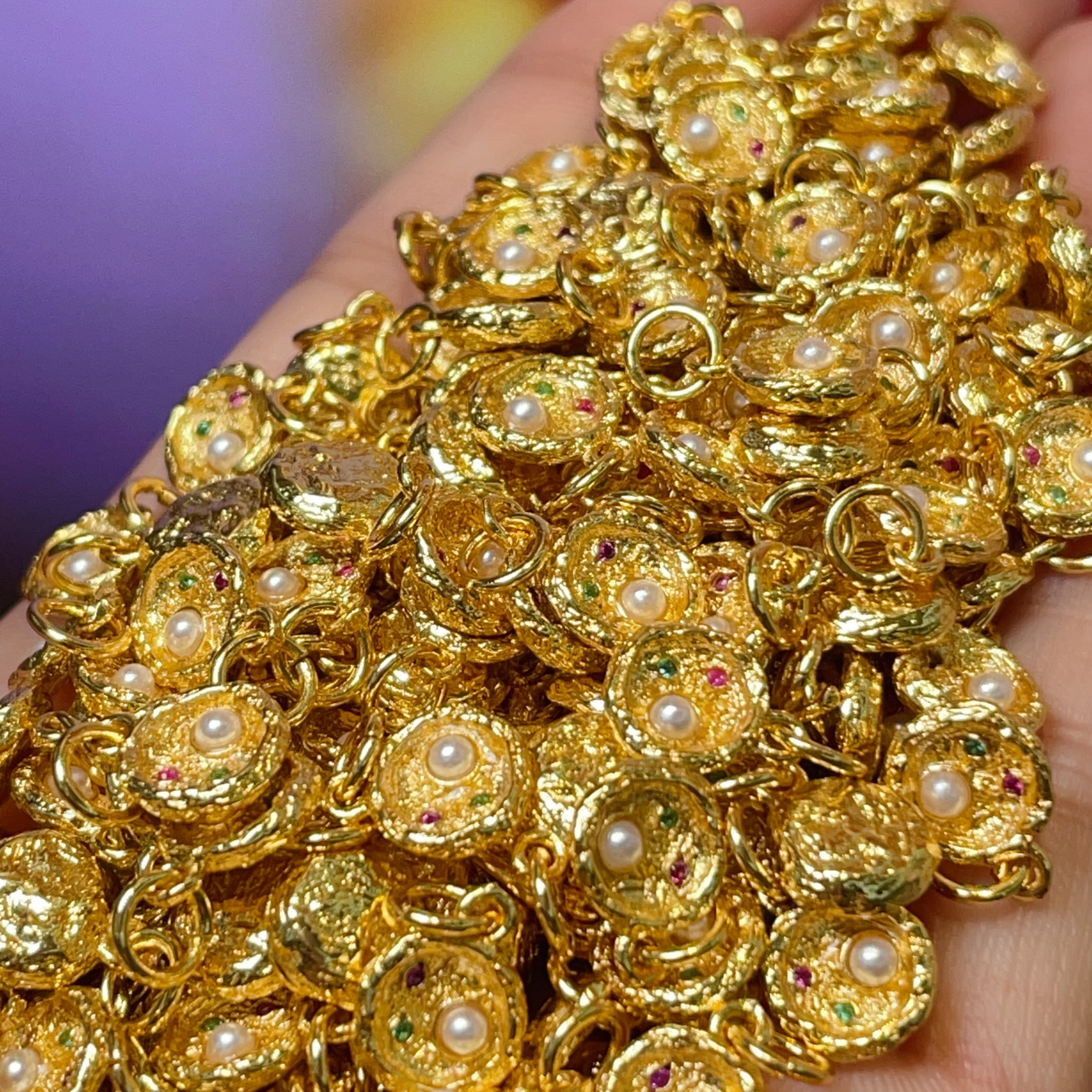 Red and green zirconium beaded round small dropper diy jewelry accessories, crystal accessories, traditional sand gold accessories, copper-plated real gold, high color retention Application Scenario