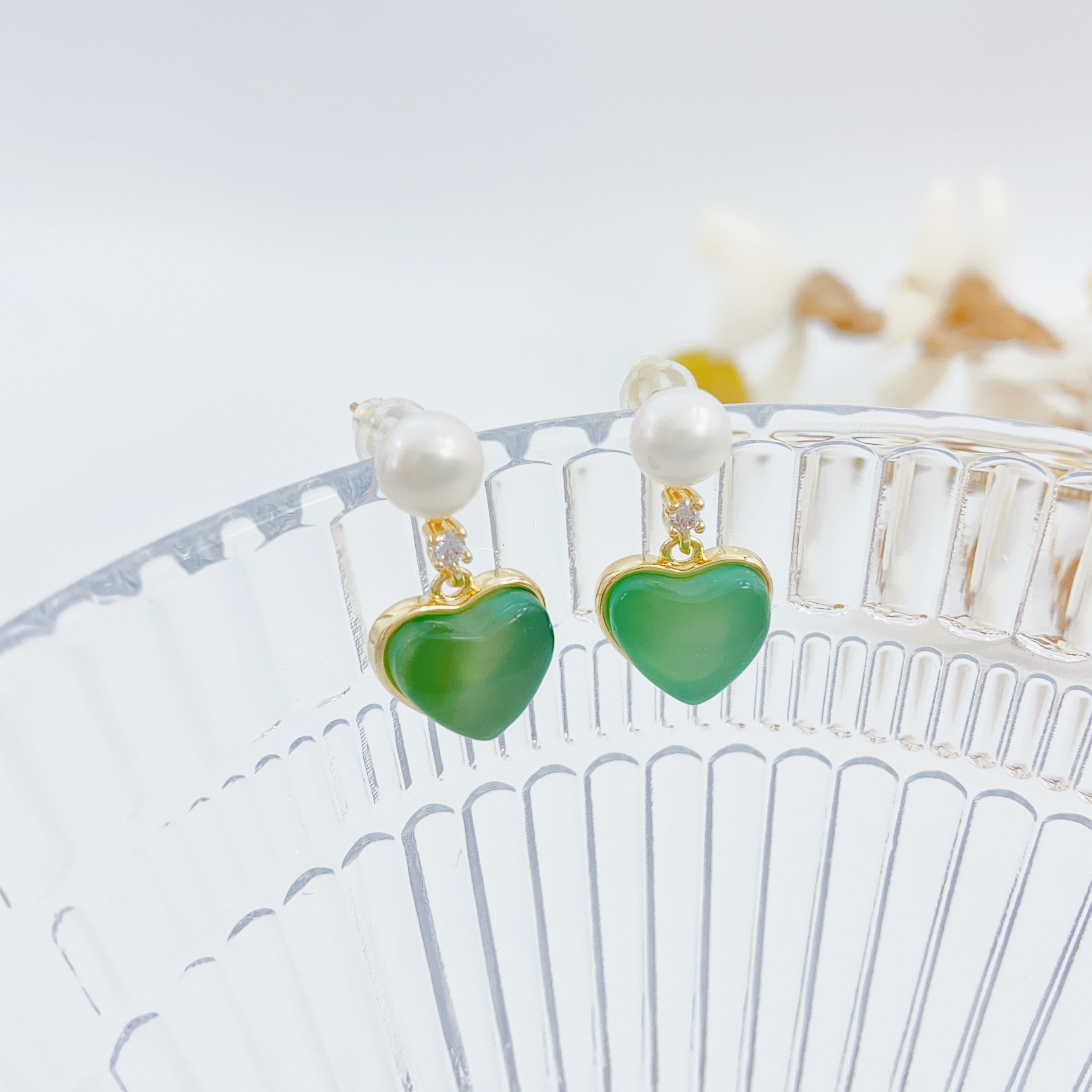 A pair of freshwater pearl ear studs s925 sterling silver needle ear studs are versatile new earrings with a niche design Item Picture
