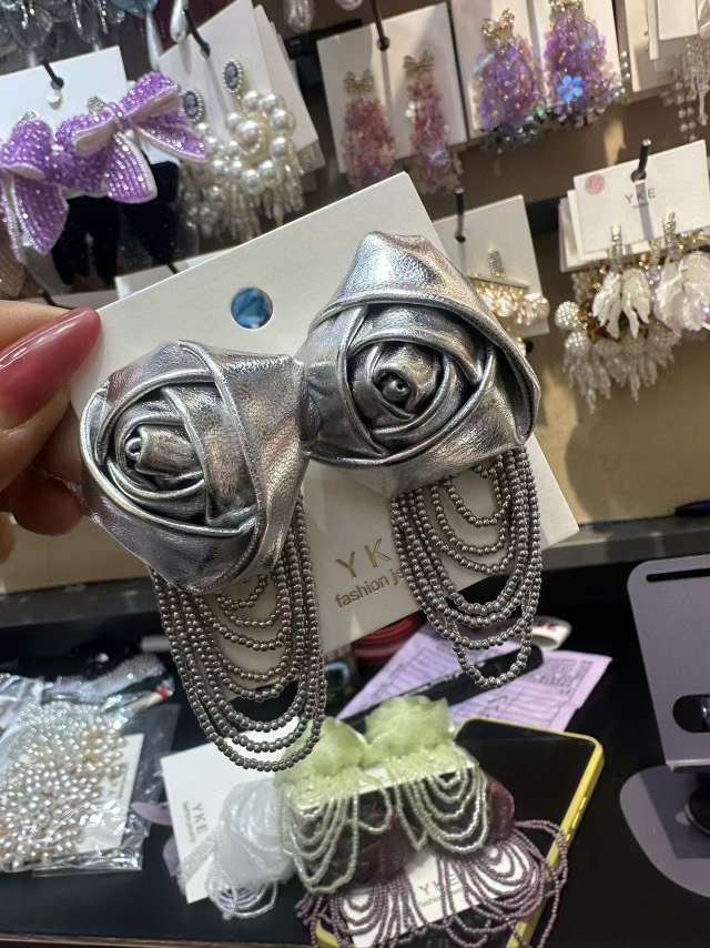 夸张布艺玫瑰花苞流苏米珠串珠耳环耳饰产品图
