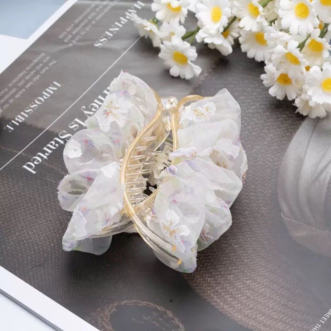 Spring 2025 new pleated and stylish, versatile mesh style, simple and elegant bun grab clip, fashionable and versatile hair clip wholesale detail image 3