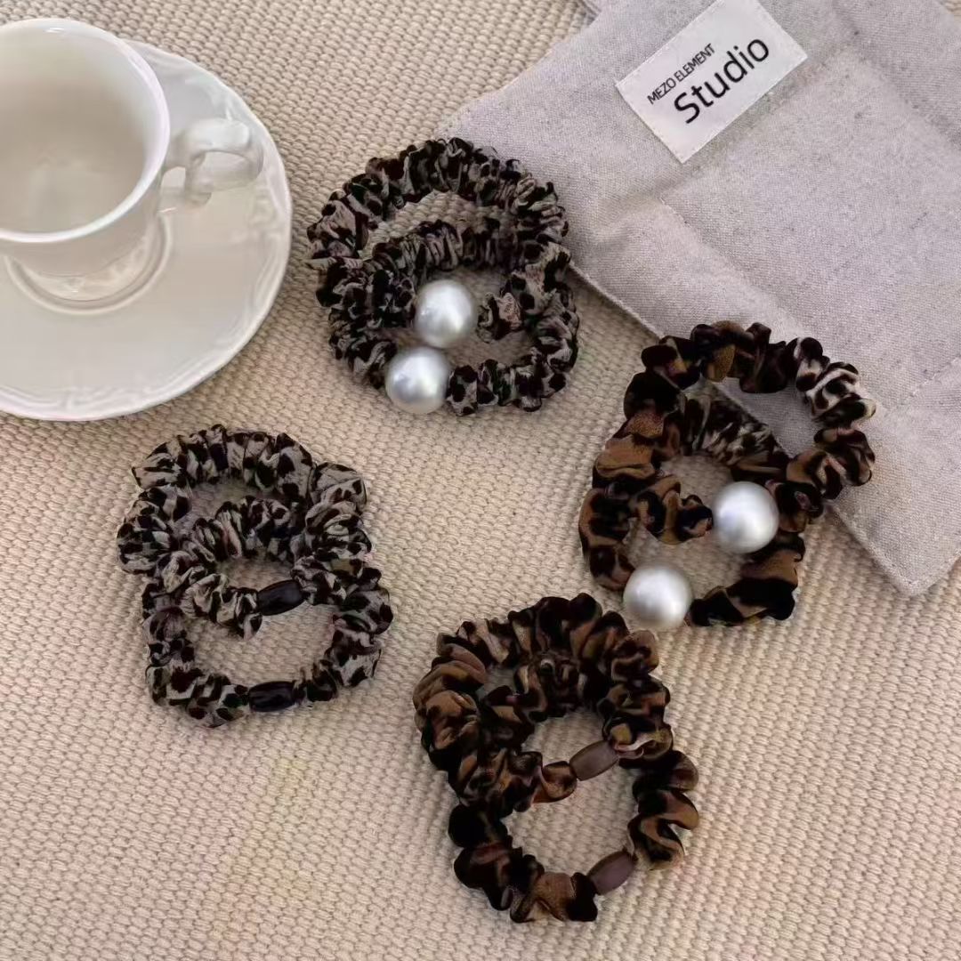 Hair ties, hair clips, hair combs, hair accessories, fashionable hair accessories, women's decorative leopard print small intestine rings detail image 3