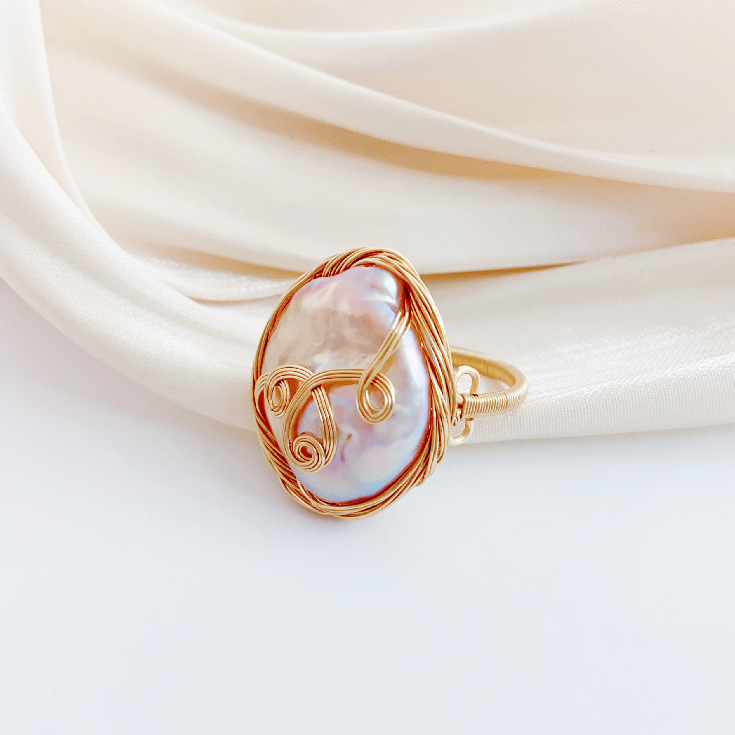 Baroque pearl ring, pink sweet pearl, female Internet celebrity style, single-ring fashionable sweet style, individual trendy decoration ring Item Picture