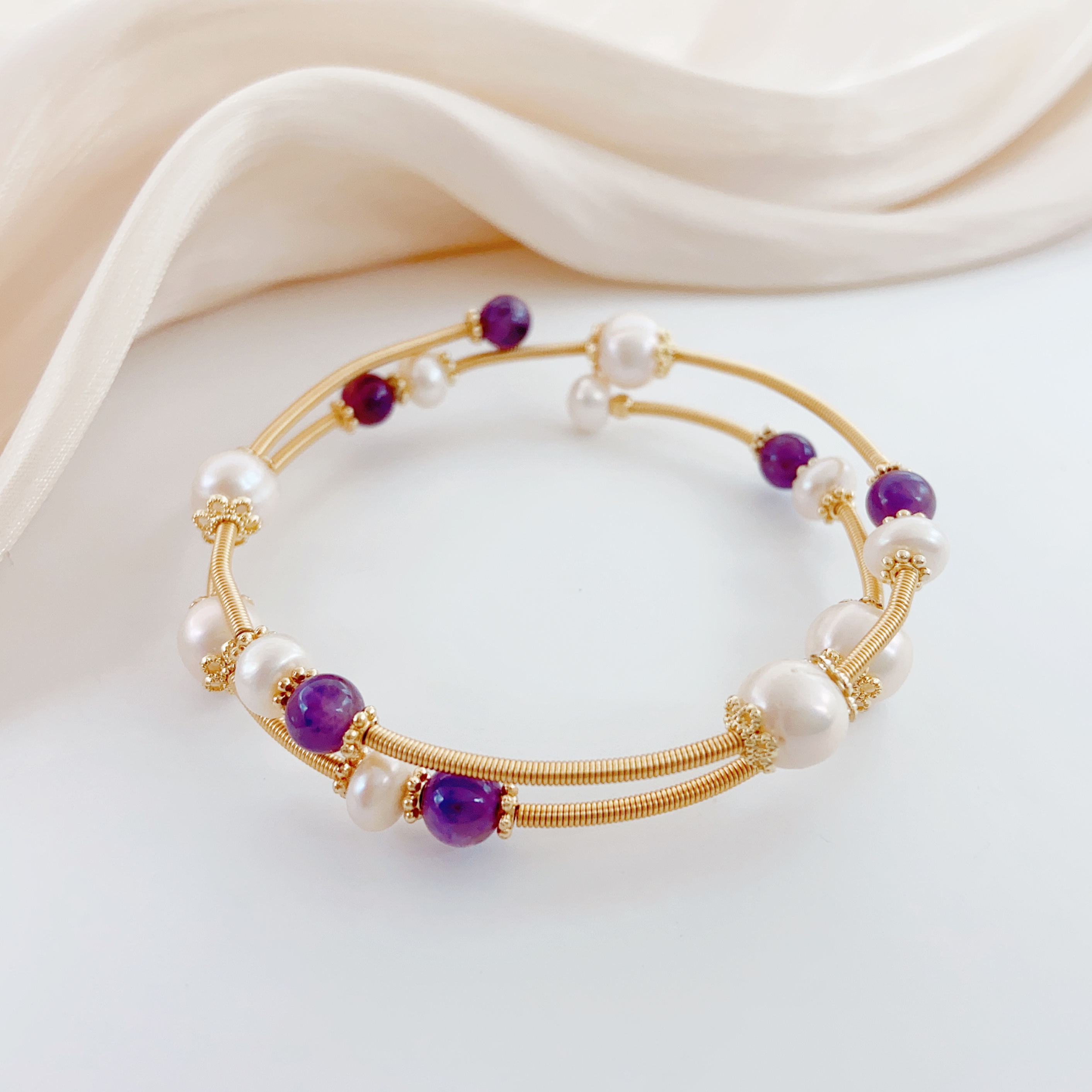 The New Bracelet Is Fashionable, Simple And Versatile. It Is A Trendy Ladies' Bracelet Accessory With A European And American Style, Suitable For Daily Wear Application Scenario