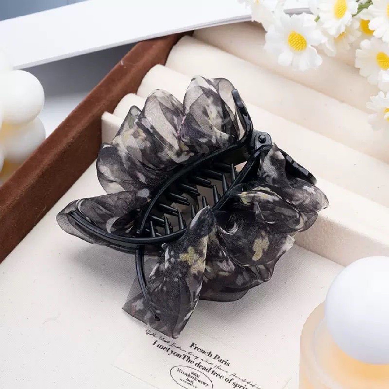 Spring 2025 new pleated and stylish, versatile mesh style, simple and elegant bun grab clip, fashionable and versatile hair clip wholesale detail image 5