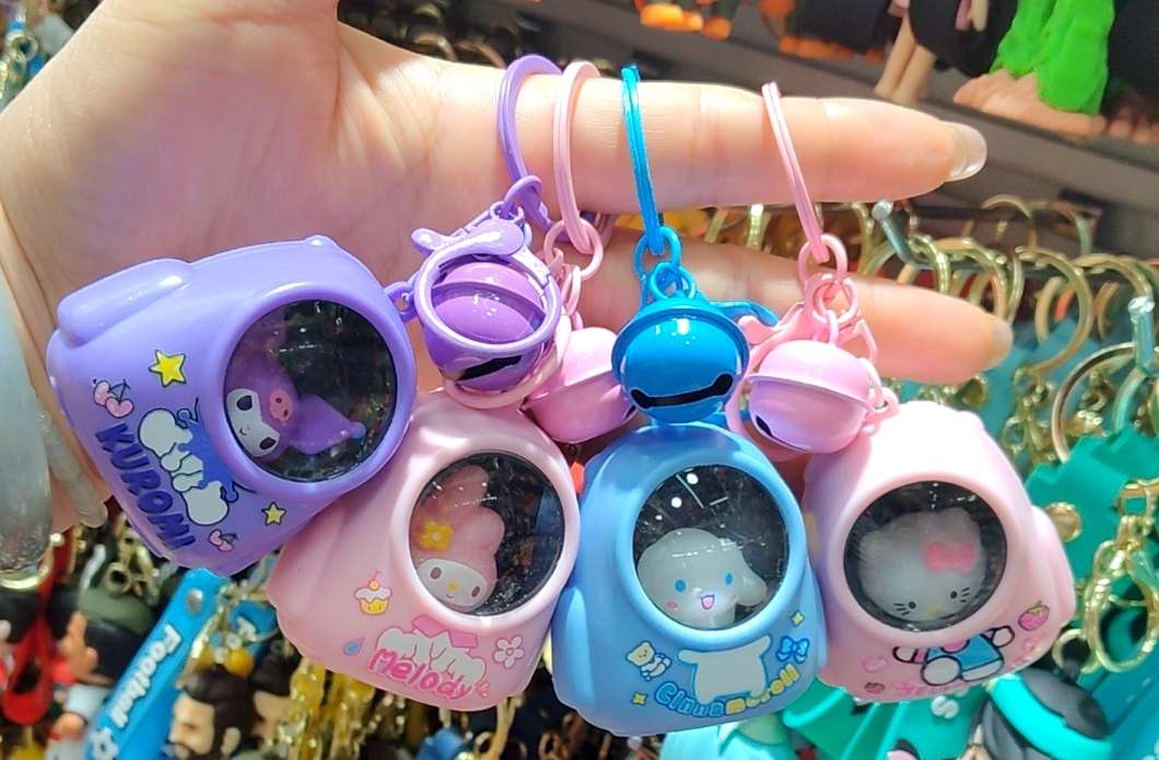 Keychain night light keychain, child's companion keychain Application Scenario