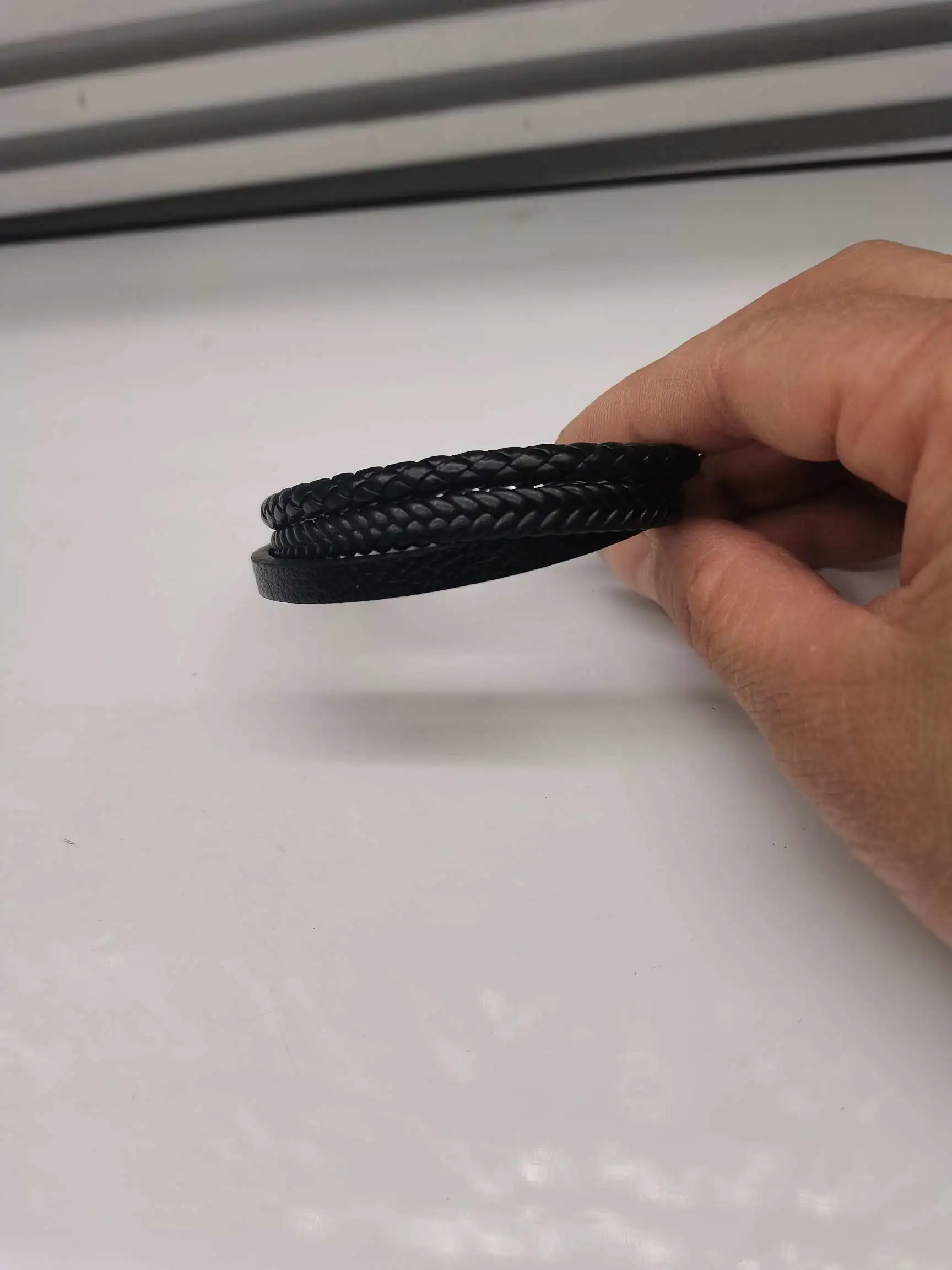 In 2025, Amazon's best-selling leather woven multi-layer circulating wristband detail image 3