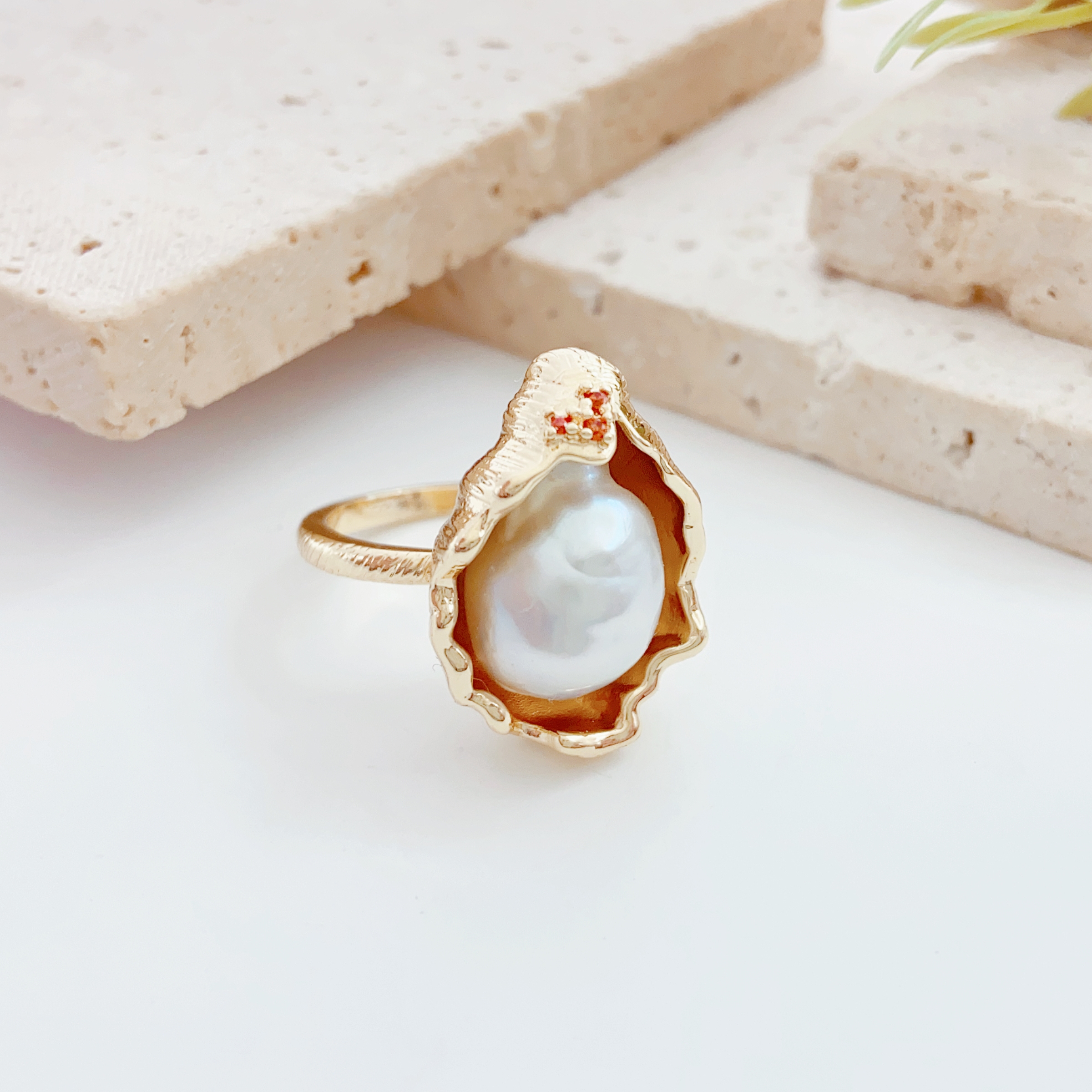 A Baroque pearl ring, pink and sweet, with a female Internet celebrity style, single-ring fashionable and sweet style, personalized and trendy decoration ring Specification image