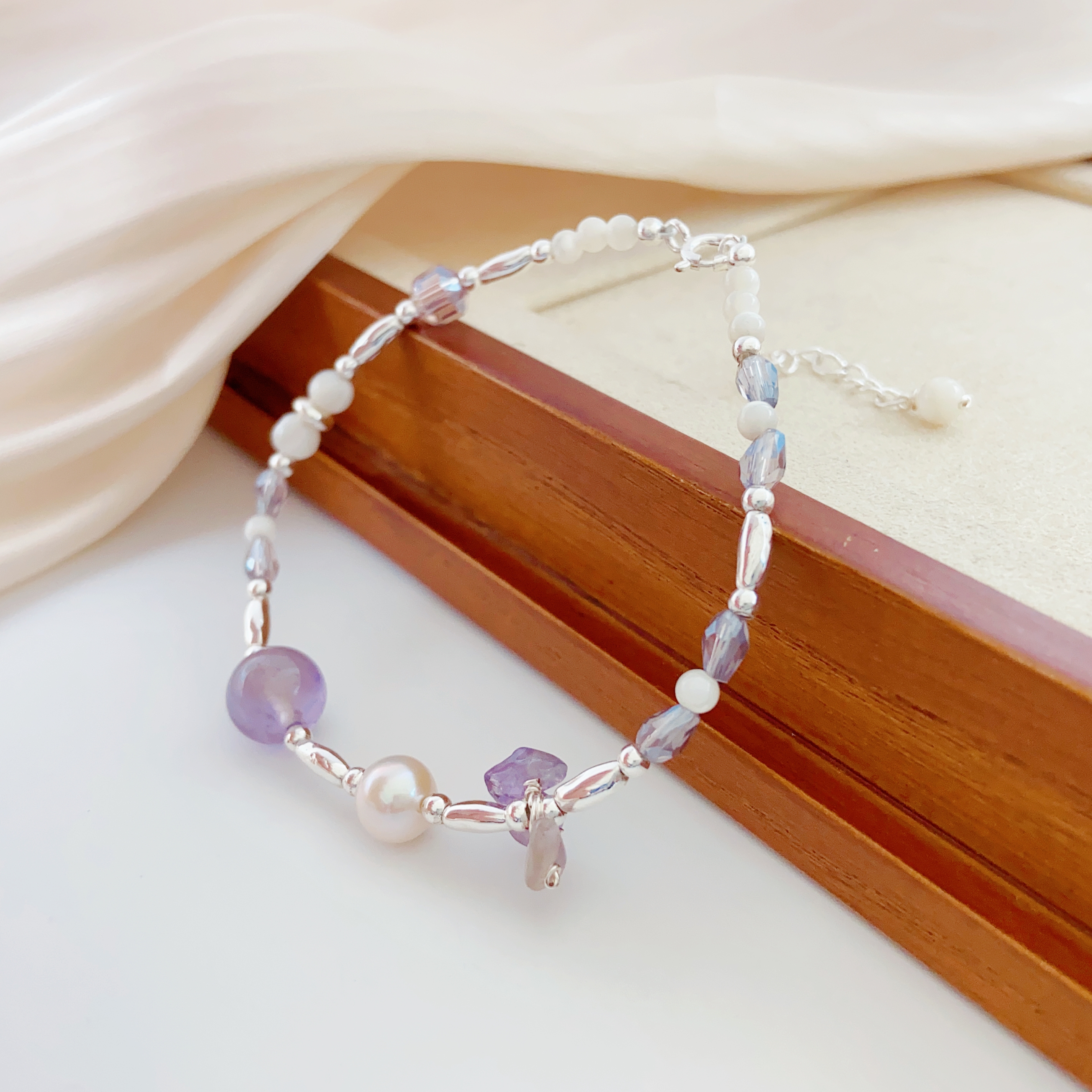 A natural freshwater pearl bracelet for women's fashion wholesale is suitable for daily wear, parties and banquets, with a Chinese trend style Application Scenario