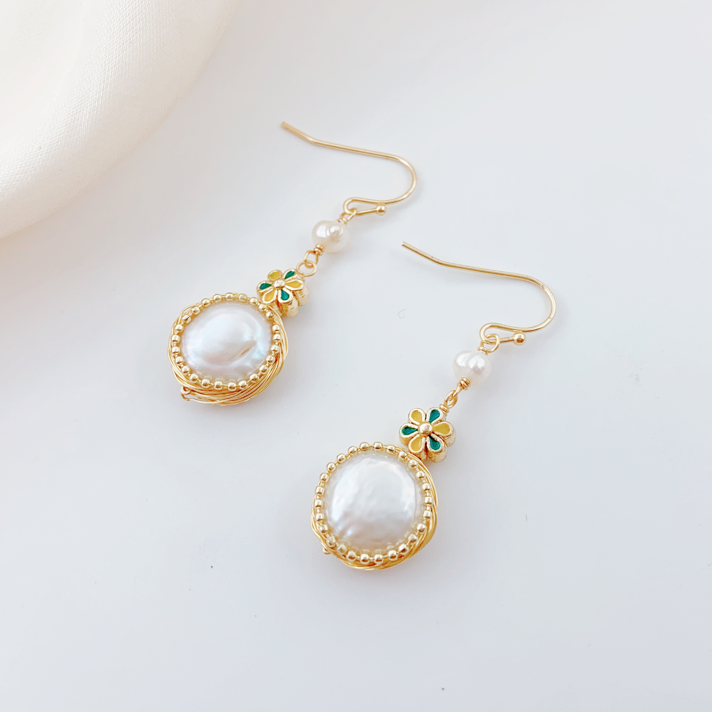 Handcrafted pearl earrings, personalized and high-end jewelry wholesale earrings and accessories Item Picture