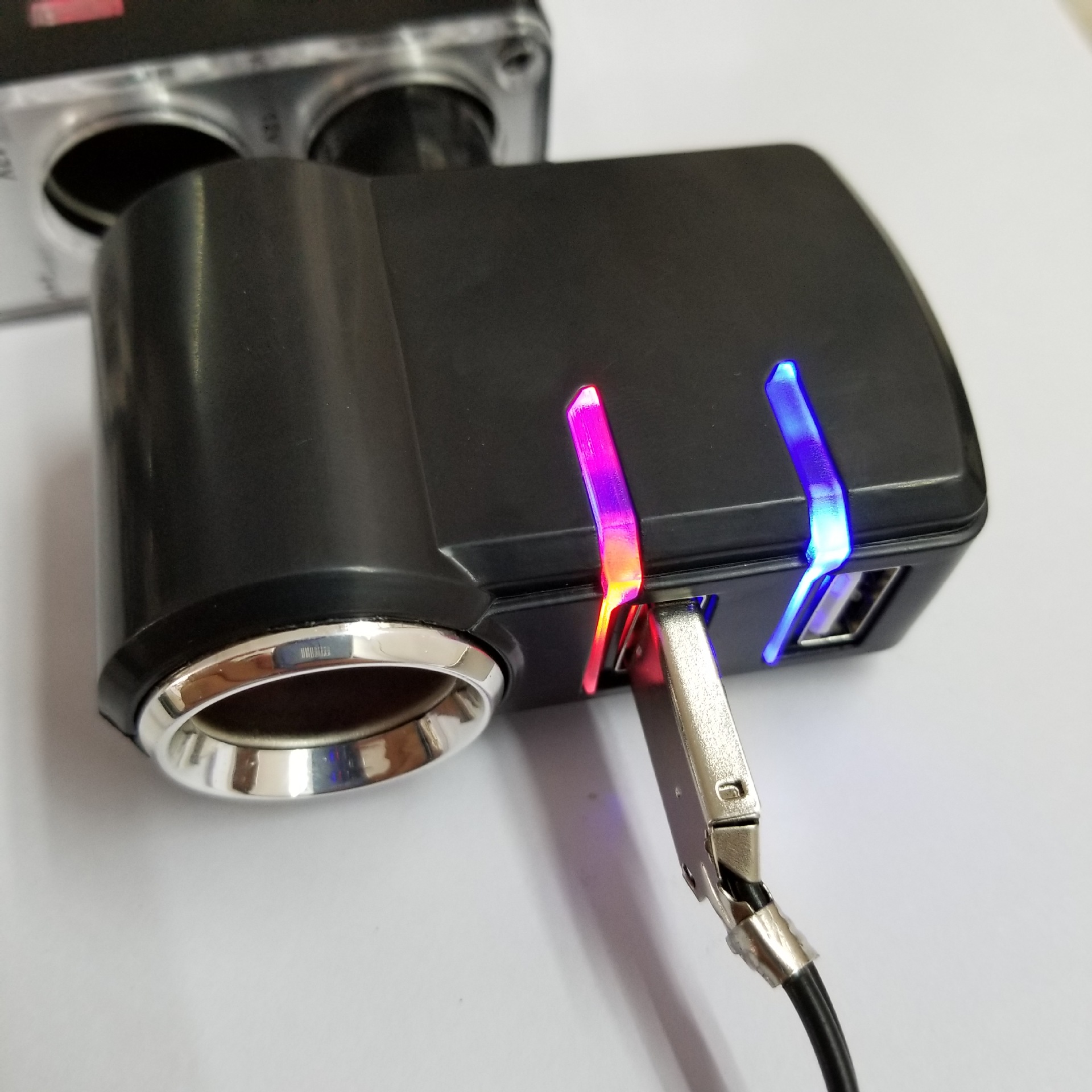 شاحنة محوّرة بالألوان من طراز USB محوّلة إلى مقبس كهرباء محمولة على مركبات Application Scenario