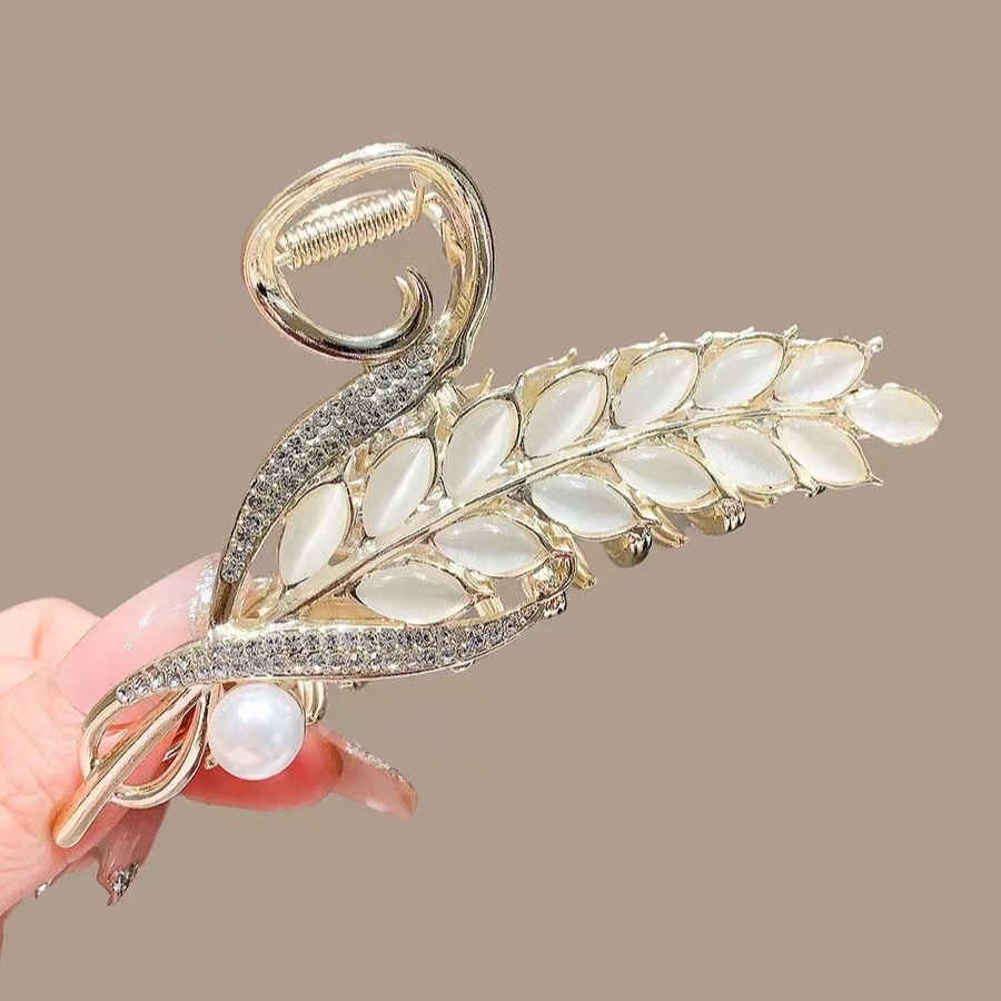 New alloy gold wheat ear gripper, diamond-encrusted pearl hair clip, back clip headwear, summer Internet celebrity shark clip Item Picture