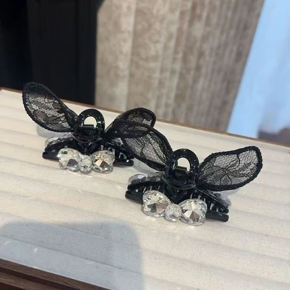 New 2025 Bow mesh hair clip, medium size, double-sided water diamond side, versatile light hair clip, bangs, elegant grip clip details Picture