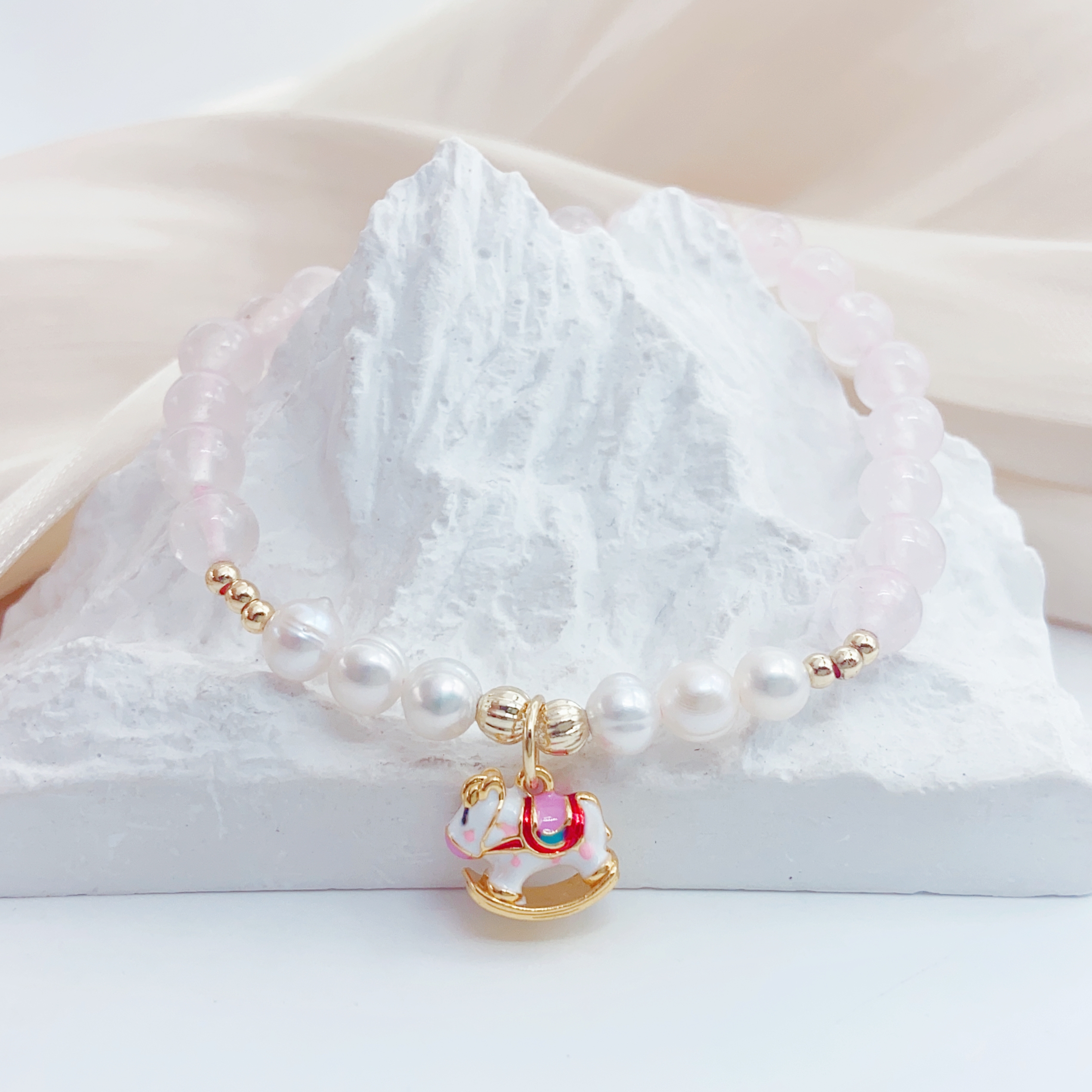 Natural freshwater pearl bracelets for women are fashionable and high-end. Wholesale bracelets are suitable for daily wear, parties and banquets, with a Chinese trend style details Picture