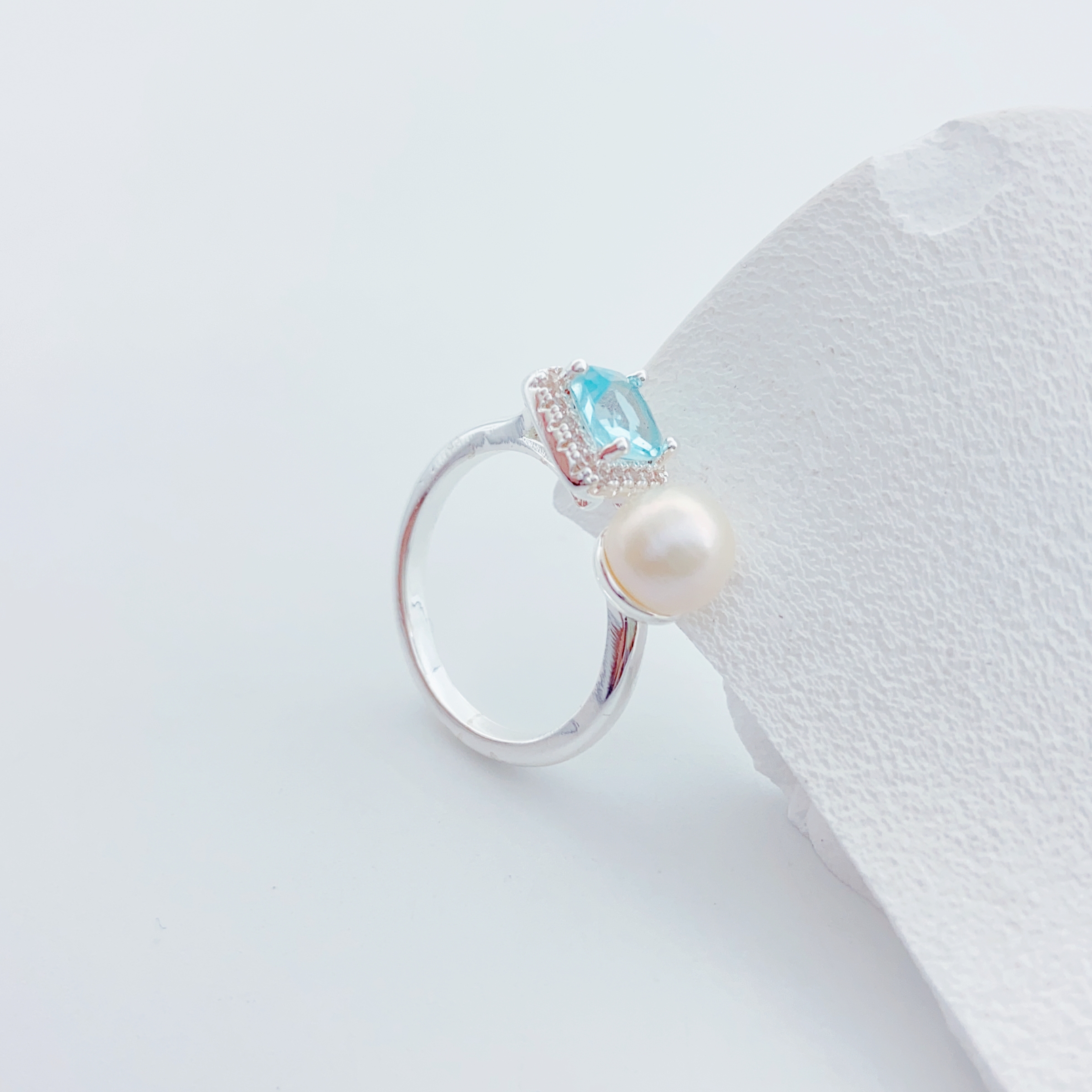 A pink and sweet pearl ring with a female Internet celebrity style, a single-ring fashionable and sweet style, and a unique and trendy decoration ring
