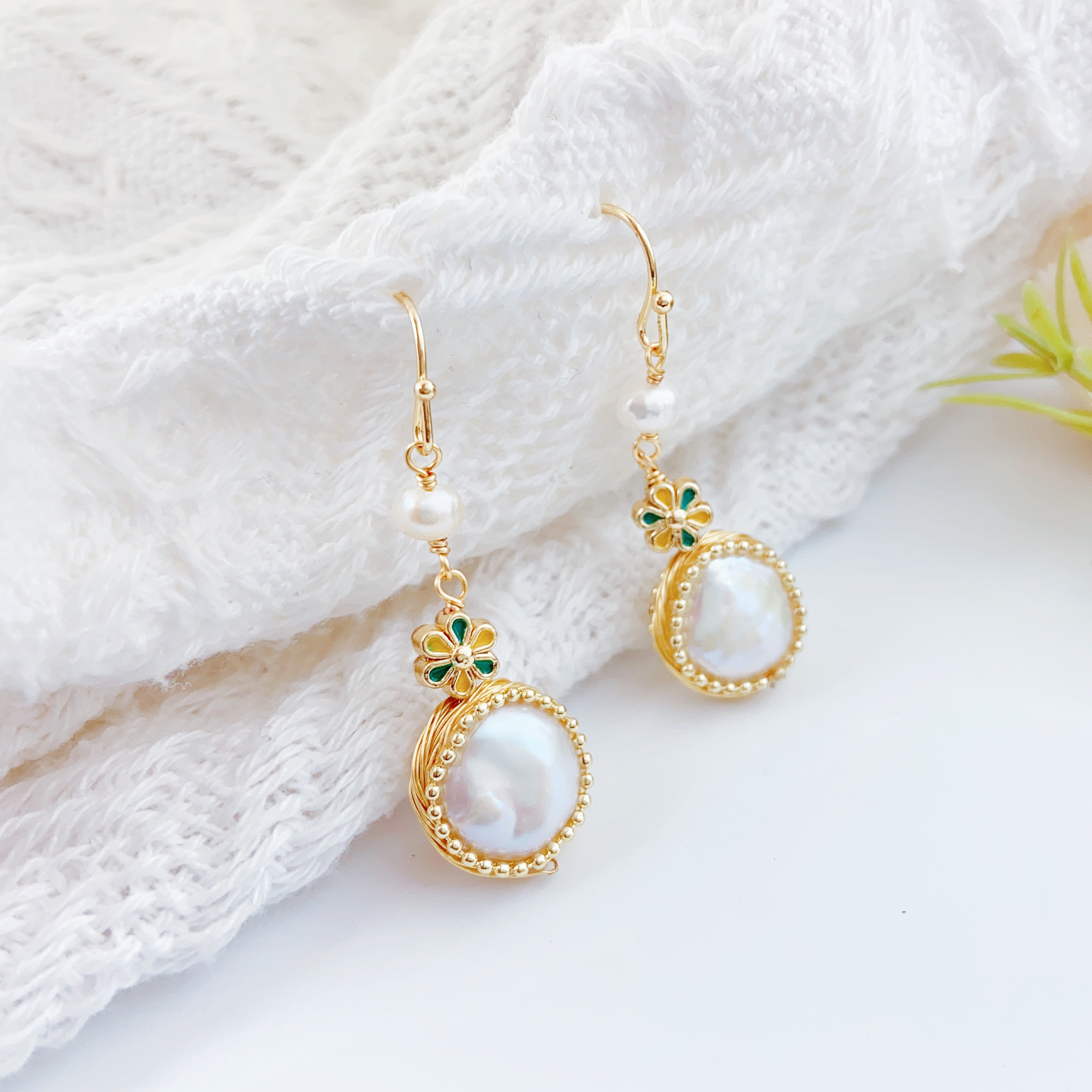 Handcrafted pearl earrings, personalized and high-end jewelry wholesale earrings and accessories Application Scenario