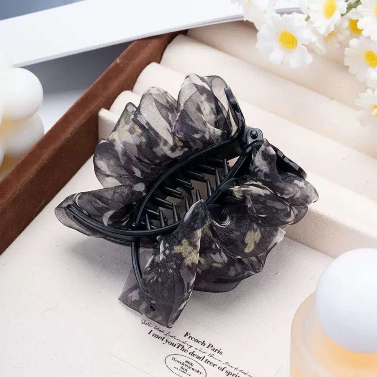 Spring 2025 new pleated and stylish, versatile mesh style, simple and elegant bun grab clip, fashionable and versatile hair clip wholesale Item Picture
