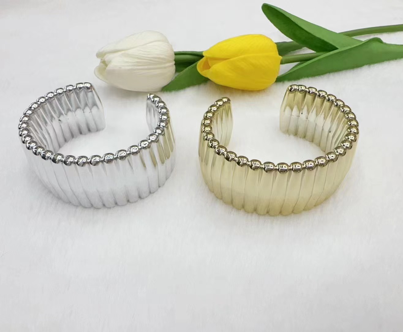 饰品耳饰珍珠耳环白底实物图