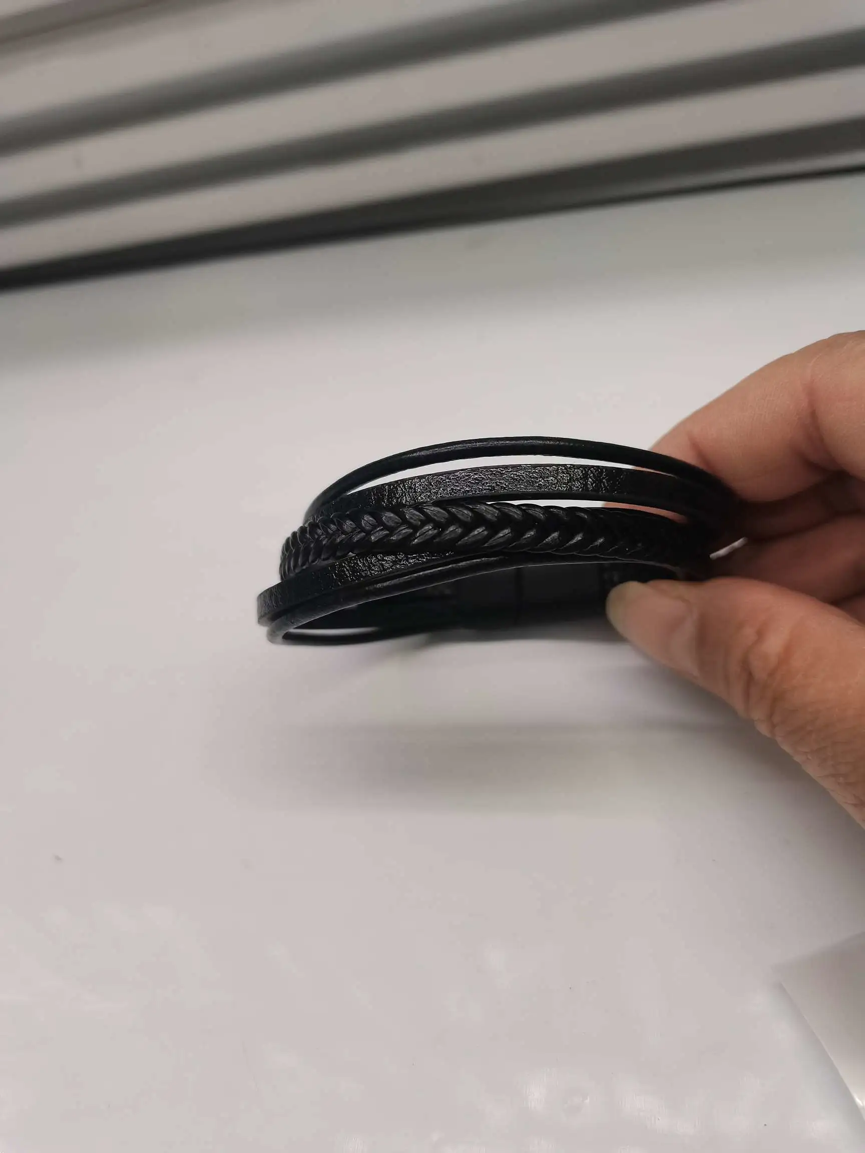 In 2025, Amazon's best-selling leather woven multi-layer circulating wristband detail image 4