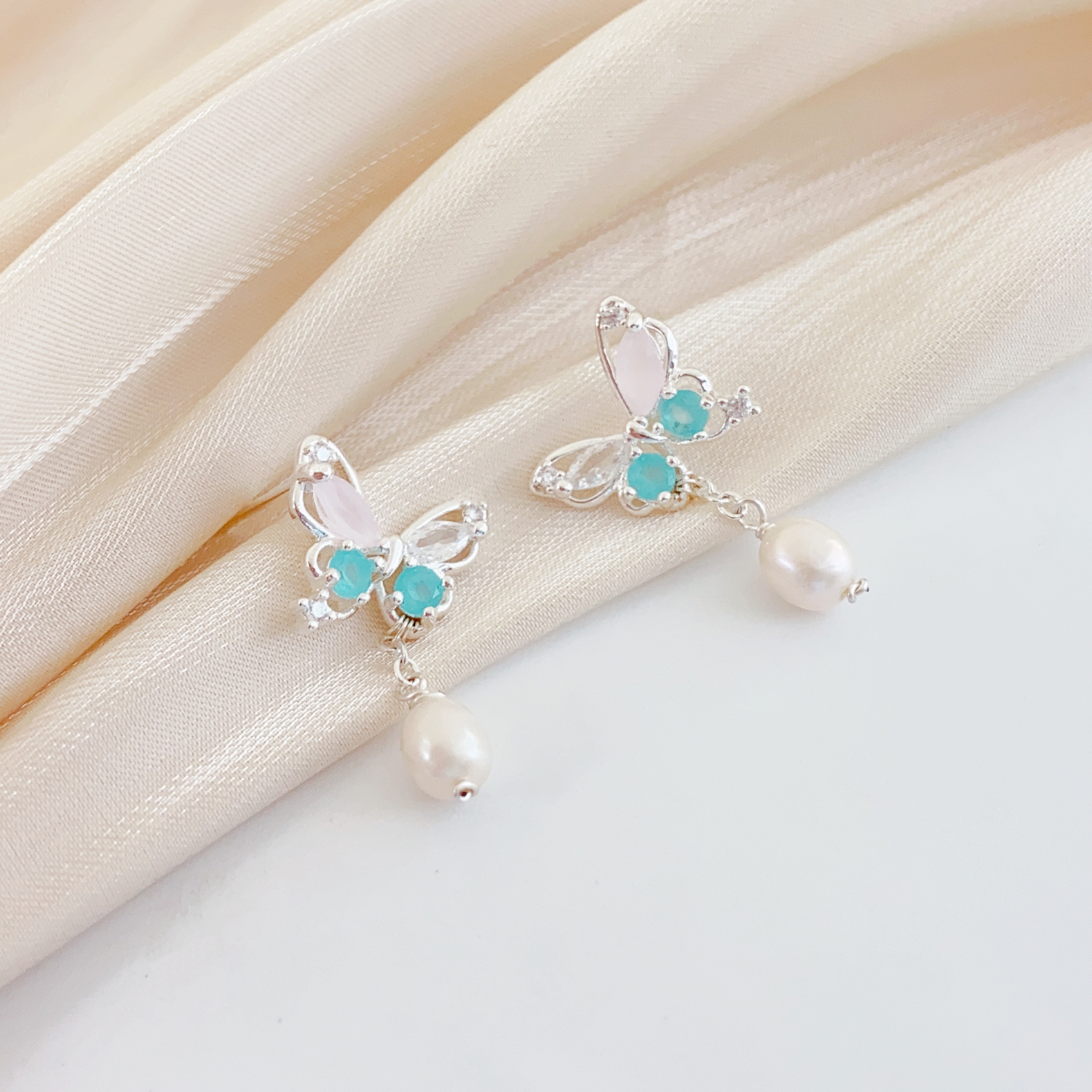 Baroque freshwater pearl stud earrings, retro French pearl stud earrings, Hong Kong-style earrings Specification image