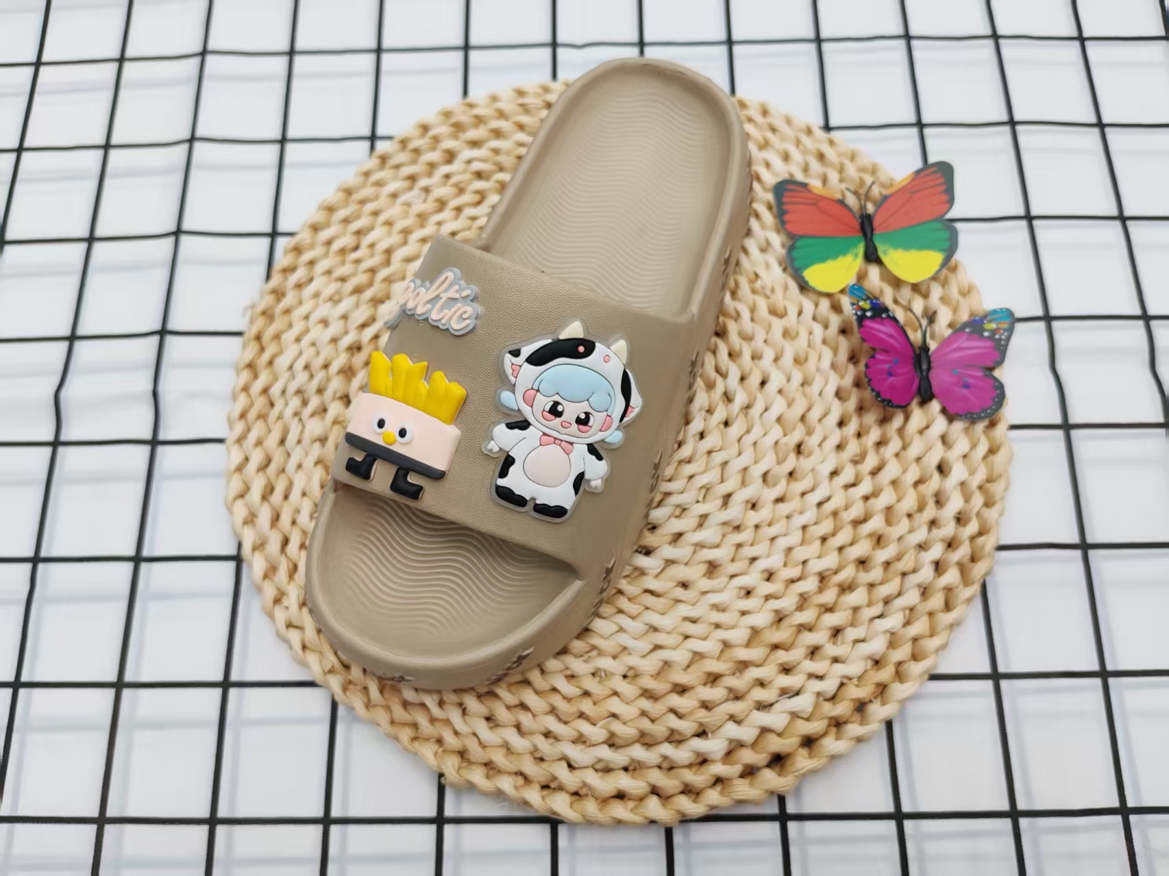 New cartoon anti-slip soft-soled flip-flops for summer 2025 details Picture