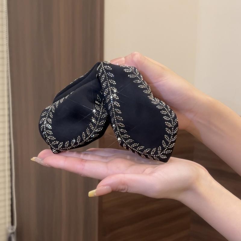 Best-selling wheat ear clip, small chanel-style ponytail clip, elegant beaded bow, high-end hair clip, updo, hair accessory and headwear Application Scenario