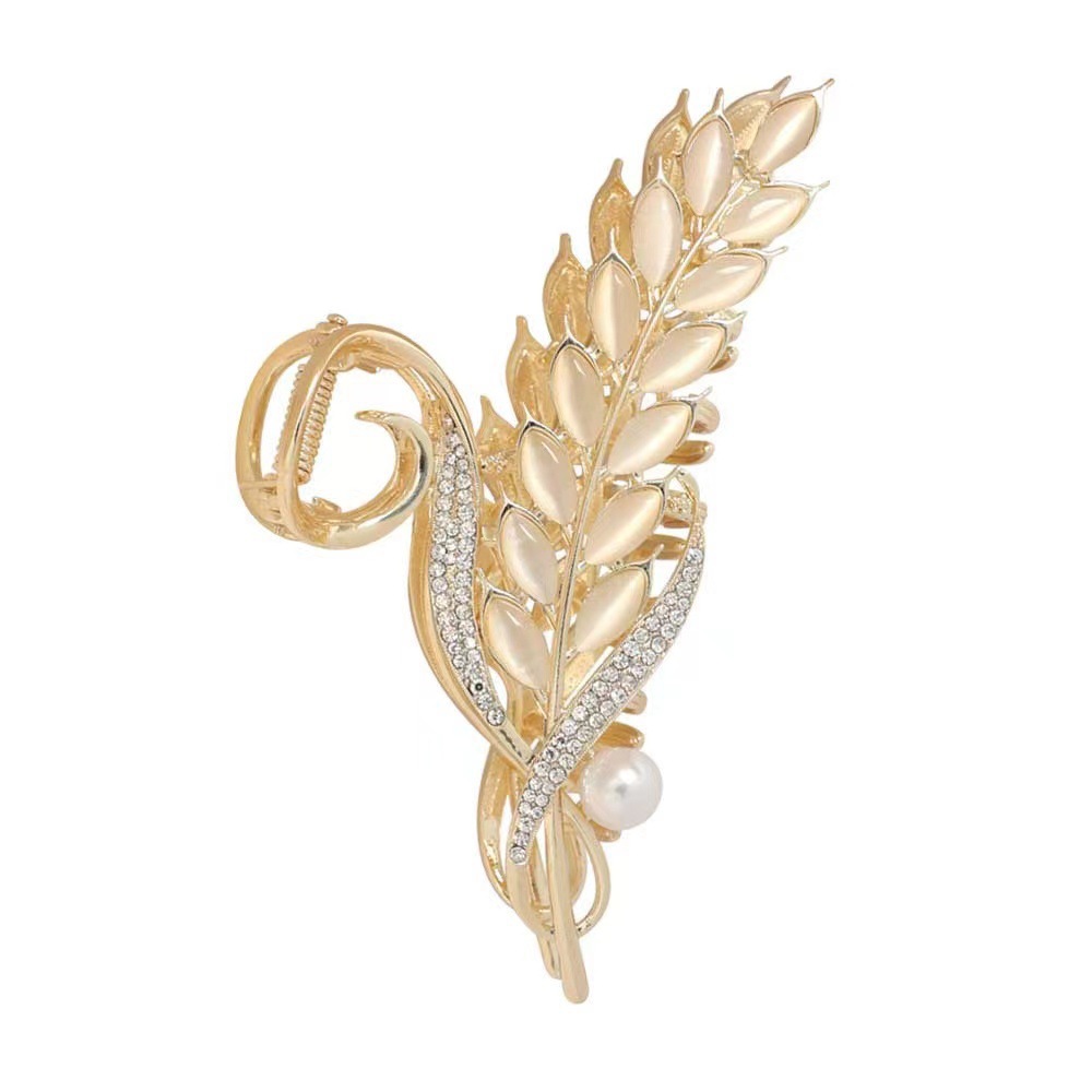 New alloy gold wheat ear gripper, diamond-encrusted pearl hair clip, back clip headwear, summer Internet celebrity shark clip Application Scenario