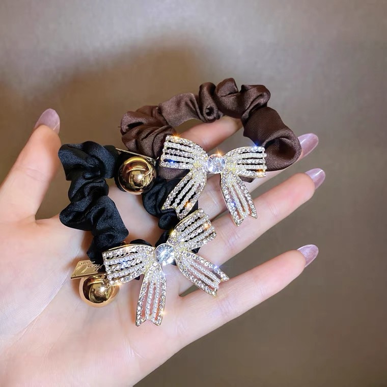 Wholesale of the 2025 new high-end pearl full diamond bow hair band, hair tie, hair bun, hair band and headwear detail image 4