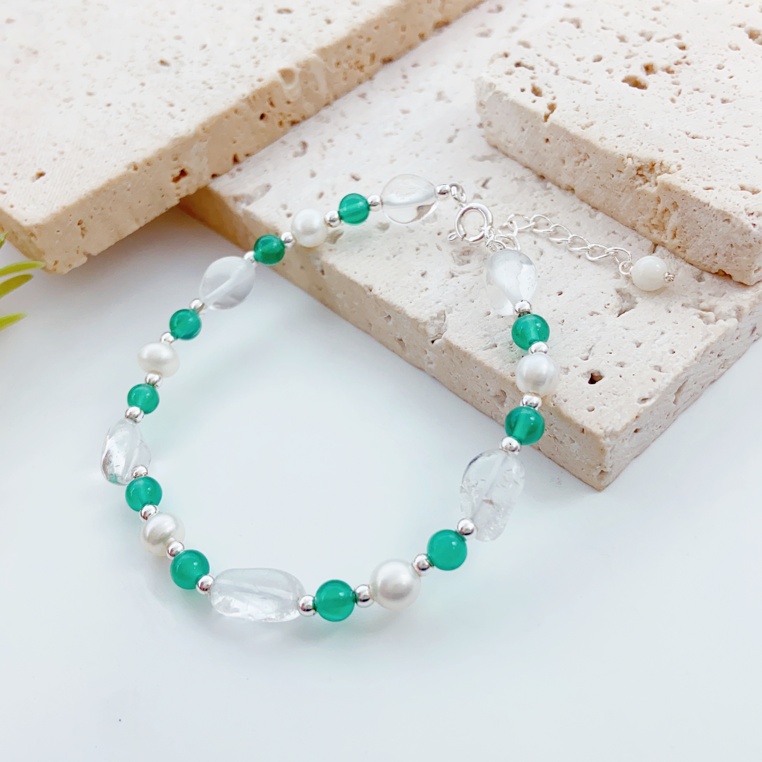 The Natural Freshwater Pearl Bracelet Is A Fashionable And High-End Accessory For Women. It Is Suitable For Daily Wear, Parties And Banquets Item Picture