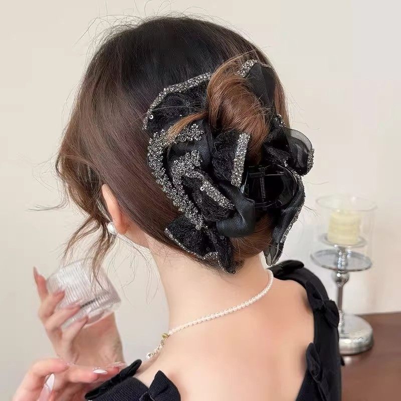 The wheat ears exude a sense of sophistication. The AB side bow adds a touch of elegance. The updo shark clip and hair clamp have a large amount of hair. The back of the head is a bestseller