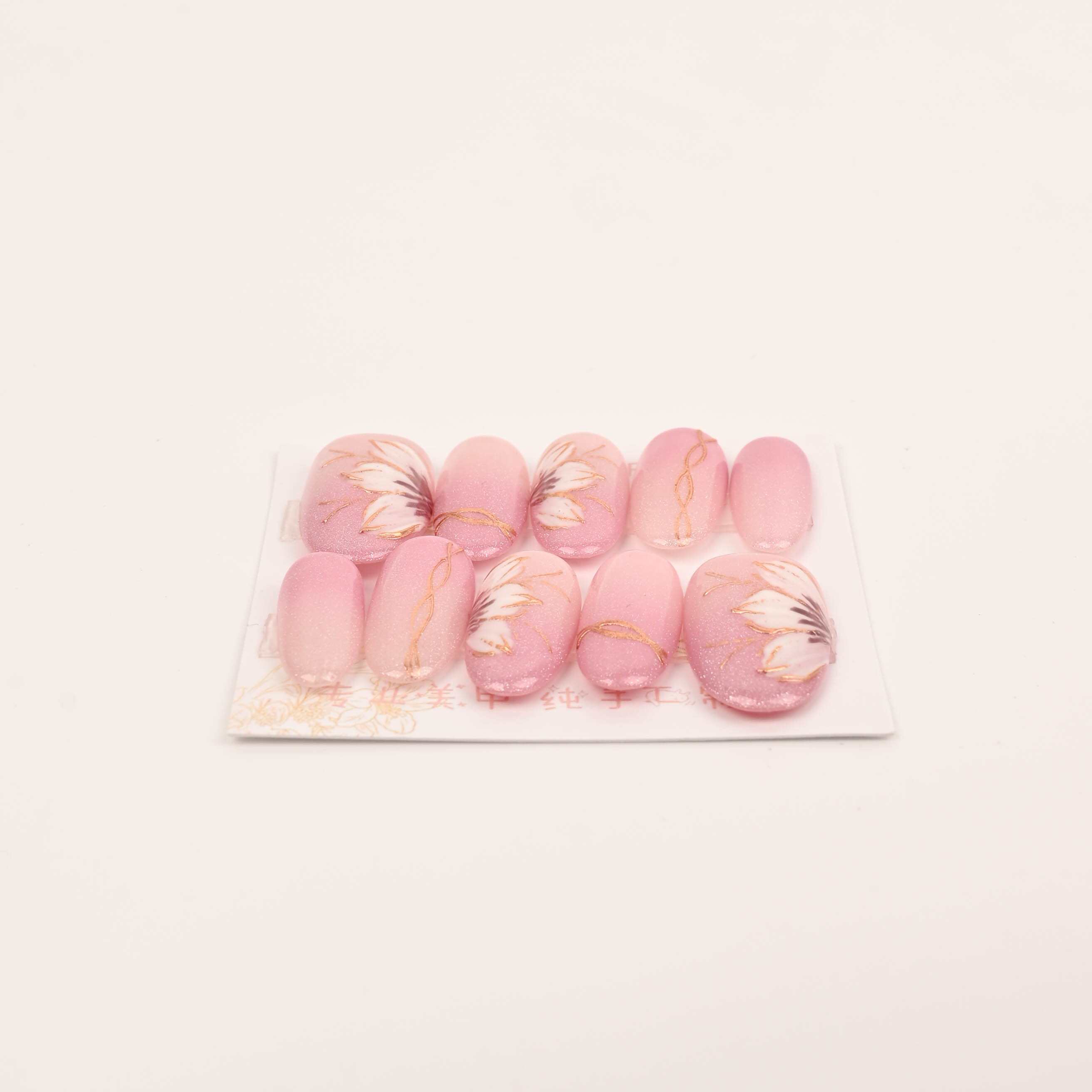 猫眼鎏金杏仁型穿戴甲彩绘花朵金色渐变美甲贴片甲片现货批发混批白底实物图