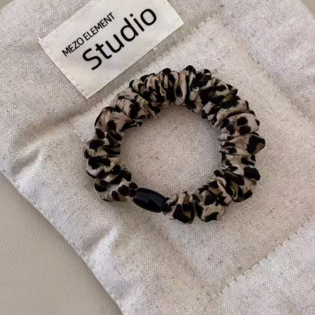 Hair ties, hair clips, hair combs, hair accessories, fashionable hair accessories, women's decorative leopard print small intestine rings detail image 6