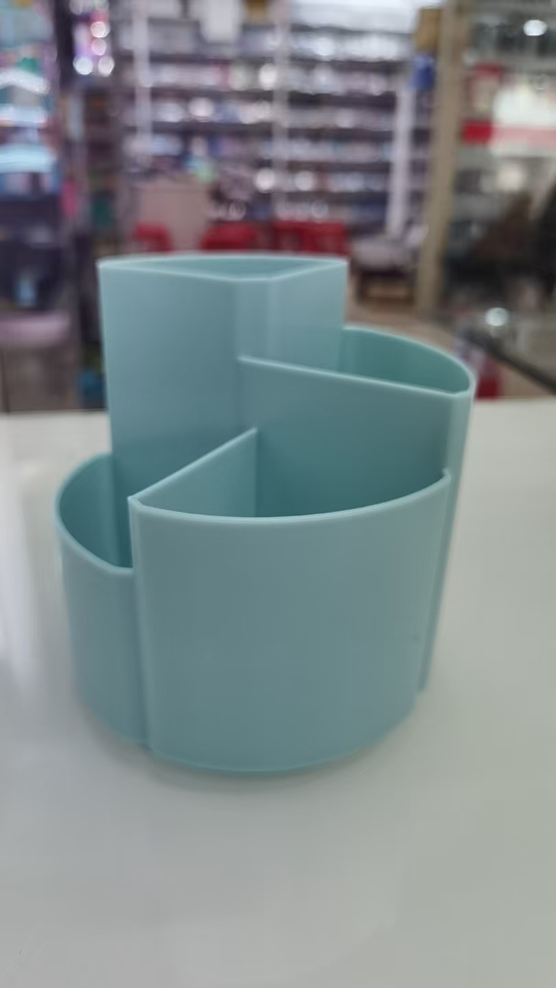 爆款可旋转桌面办公学习伙伴，塑料彩色笔筒，飞盛牌，厂家直销。可定制客户的LGOO，款式笔筒产品图