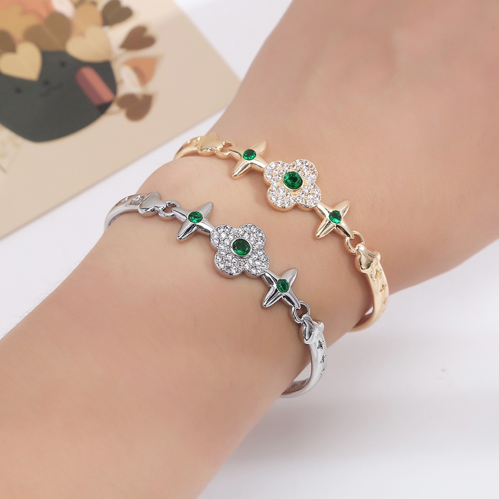 Fashionable, simple and high-end, super shiny diamond-encrusted, retro emerald bracelet for women, fashionable, individual and exquisite, versatile for commuting