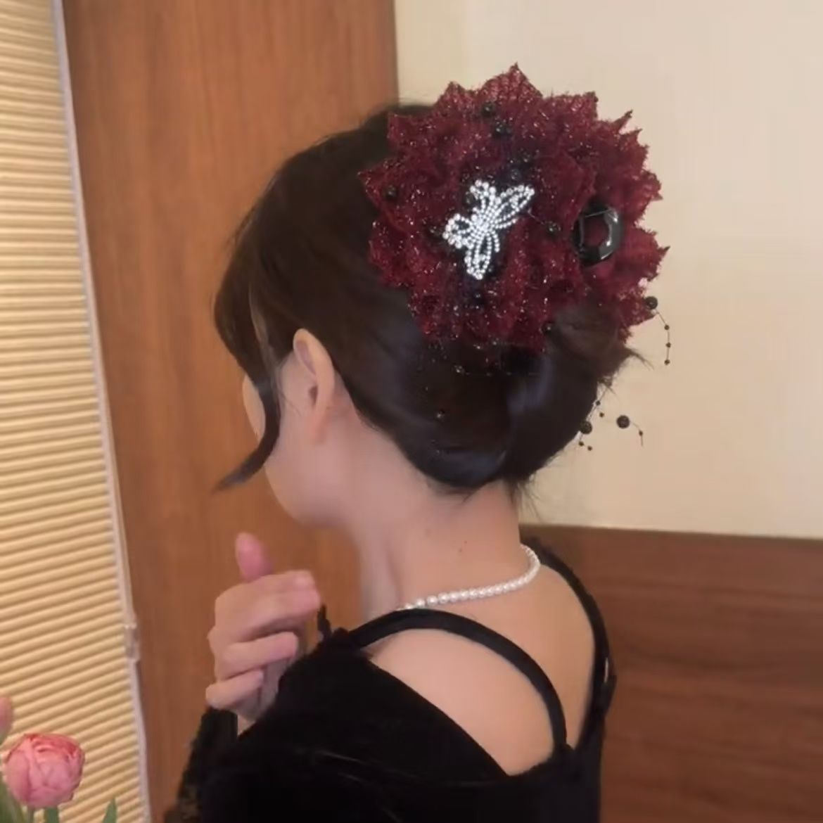 Girls' Spring Festival style flower tassel beaded hairpin, high appearance level butterfly light luxury hair accessory hairpin, high-end sense hair flower hairpin detail image 5