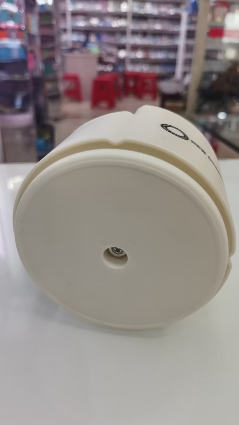 爆款可旋转桌面办公学习伙伴，塑料彩色笔筒，飞盛牌，厂家直销。可定制客户的LGOO，款式笔筒细节图