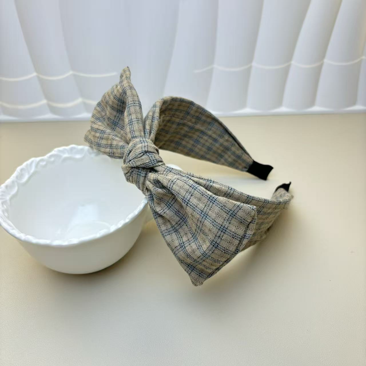 The new light luxury checkered rabbit ear headwear is a trendy and high-end headwear that goes well with all kinds of hair bands for women details Picture