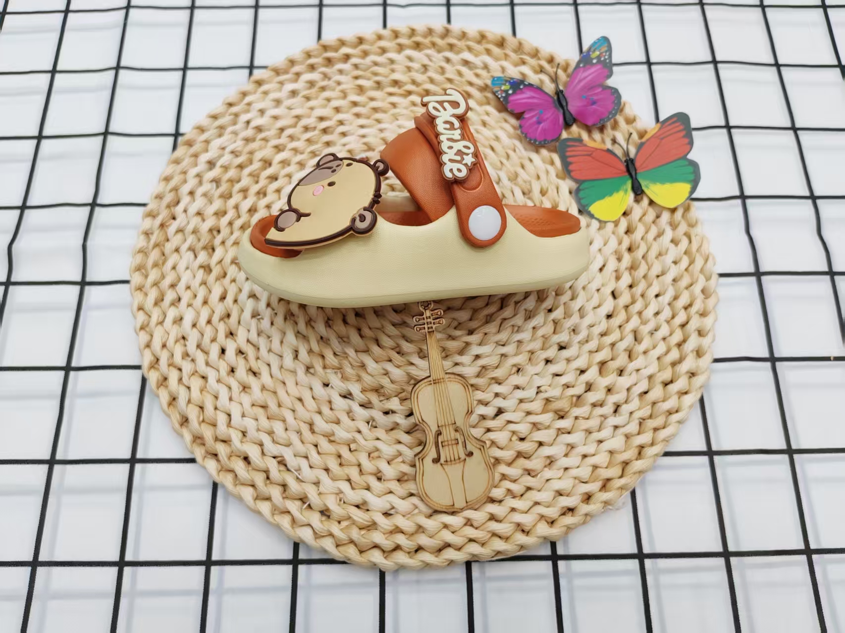 Kapibala Children's new summer anti-slip two-wear flip-flops Application Scenario