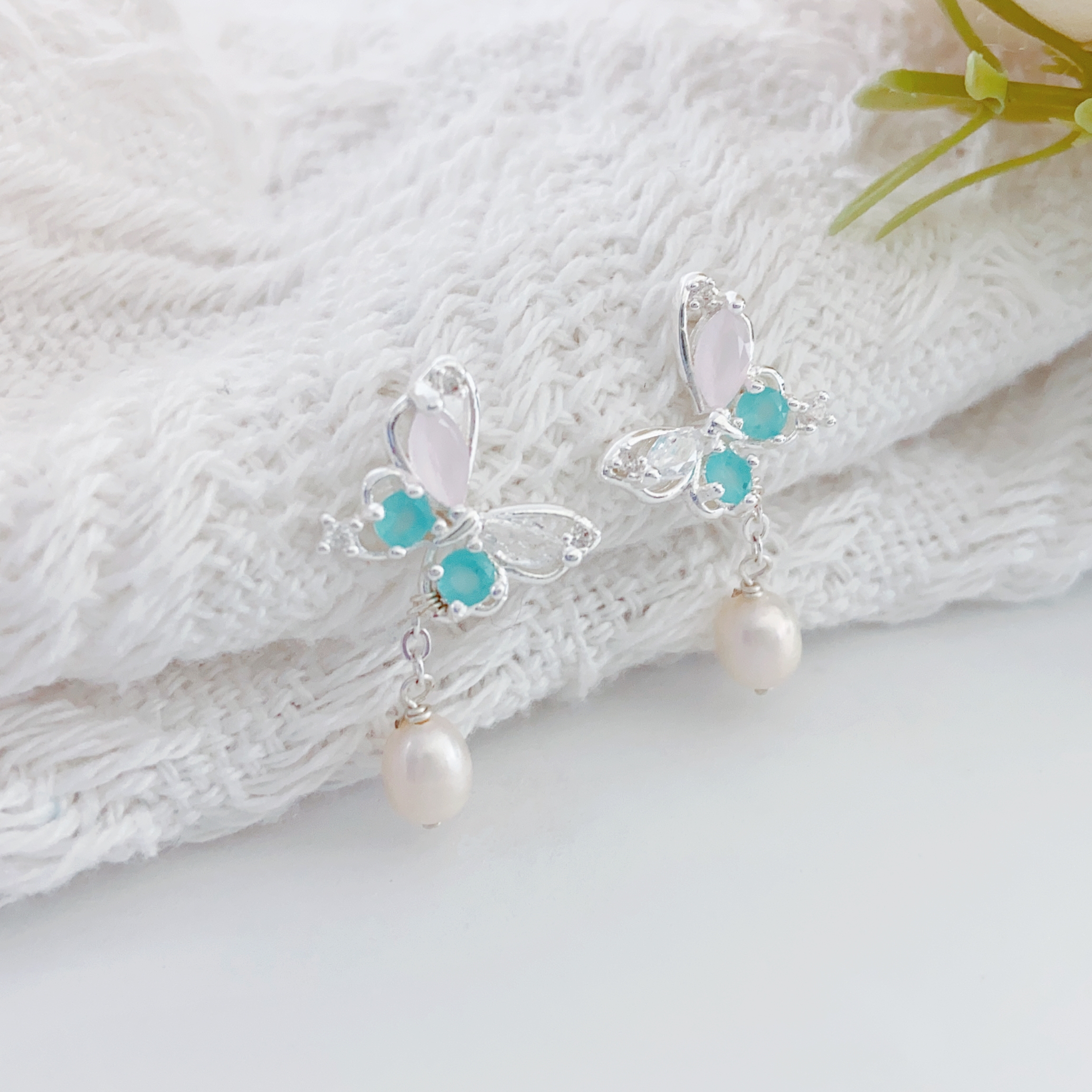 Baroque freshwater pearl stud earrings, retro French pearl stud earrings, Hong Kong-style earrings