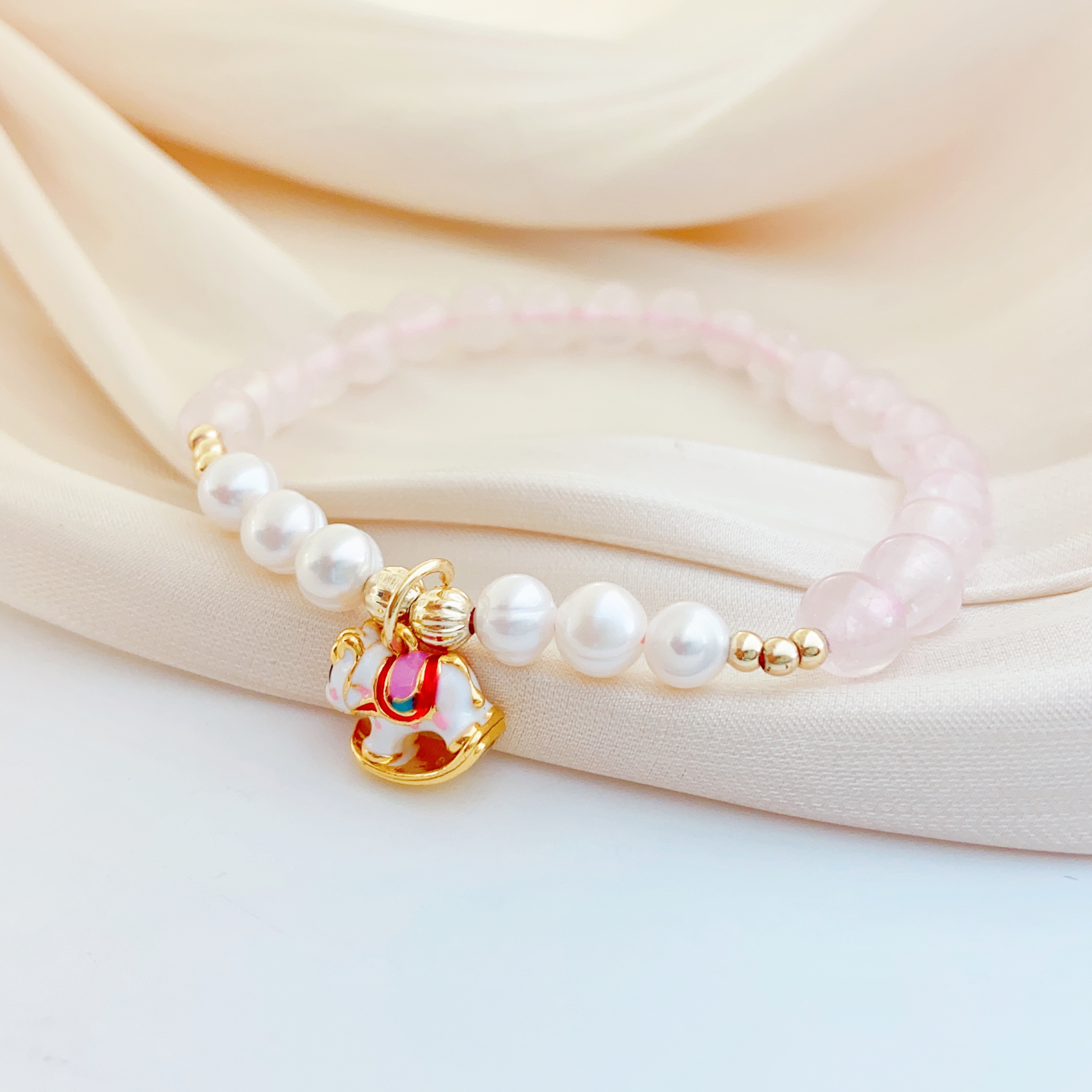 Natural freshwater pearl bracelets for women are fashionable and high-end. Wholesale bracelets are suitable for daily wear, parties and banquets, with a Chinese trend style Application Scenario