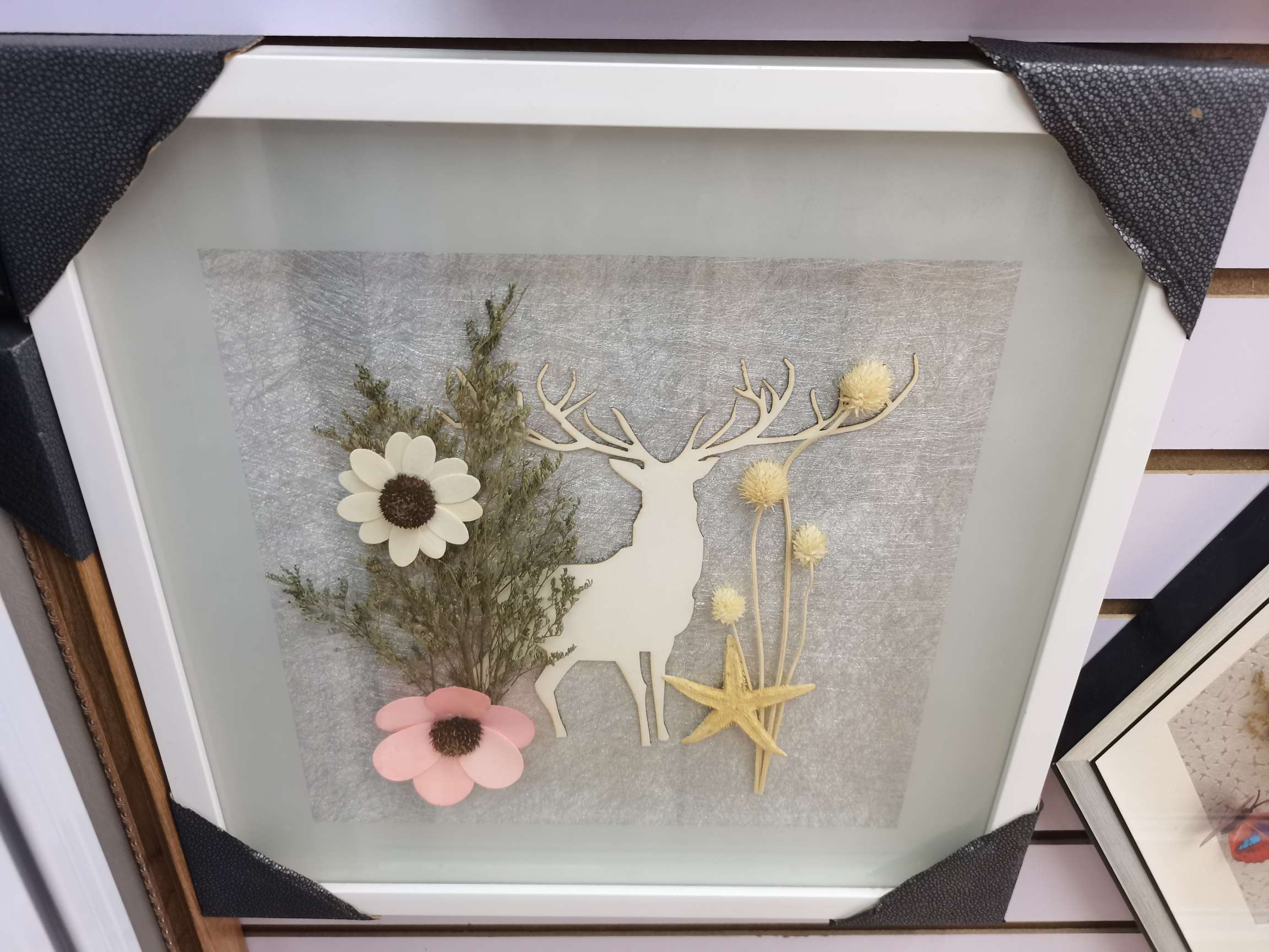 Handicrafts, decorative paintings, pendants, glassware details Picture