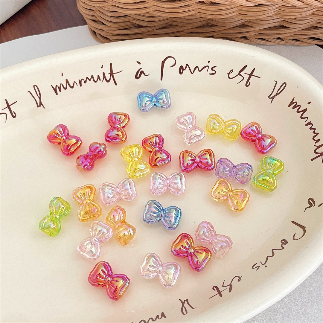 Chen Ming Acrylic color-coated beads, scattered beads, bow, string beads, diy handmade bracelets, necklaces, mobile phone chains, accessories Application Scenario