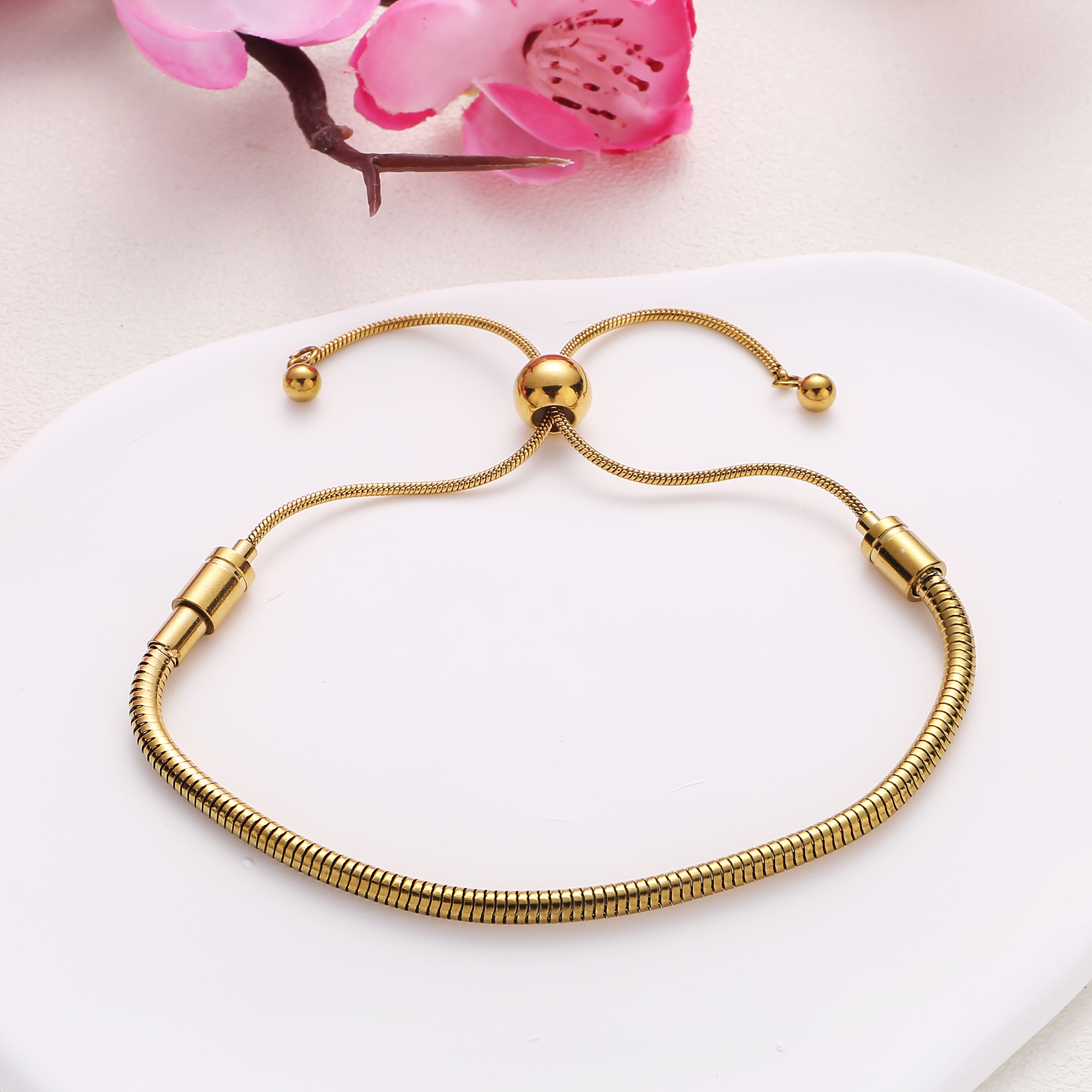 Panjiadora basic chain metal stainless steel waterproof and non-fading handcrafted jewelry men's and women's Pan-style tassel bracelets Application Scenario